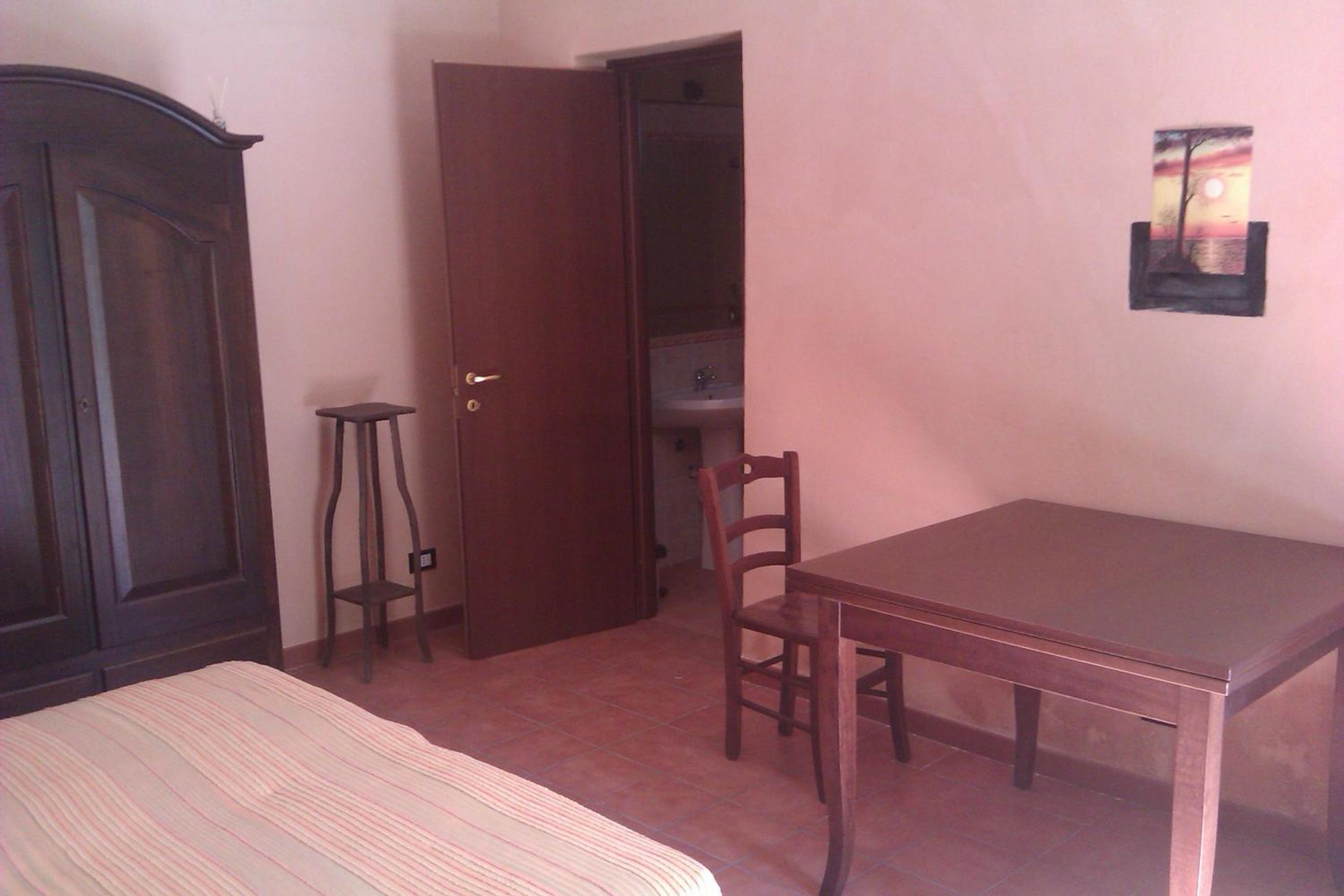 Two Connecting Double Rooms - Photo 1