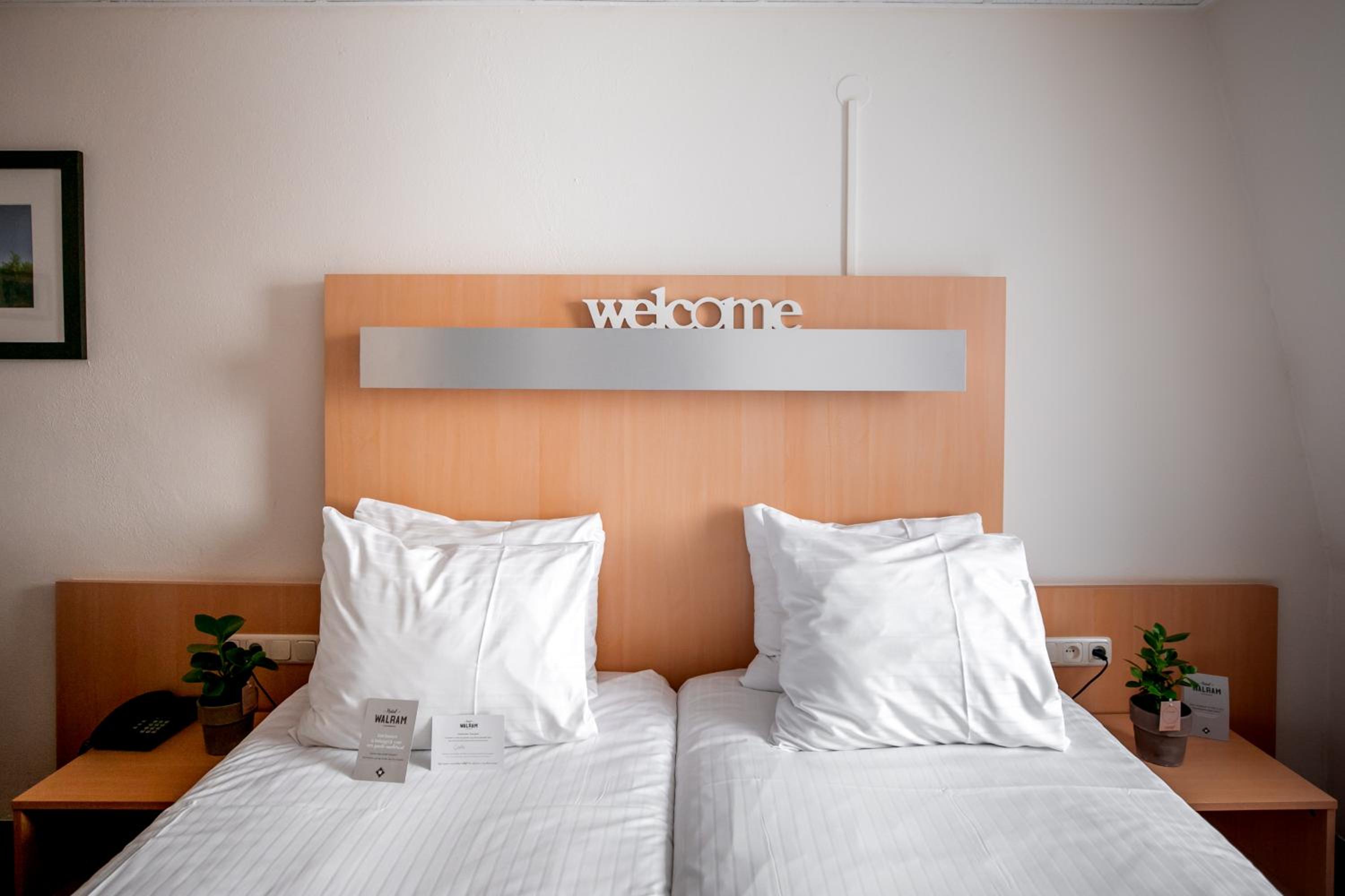 Budget Twin Room - Photo 3