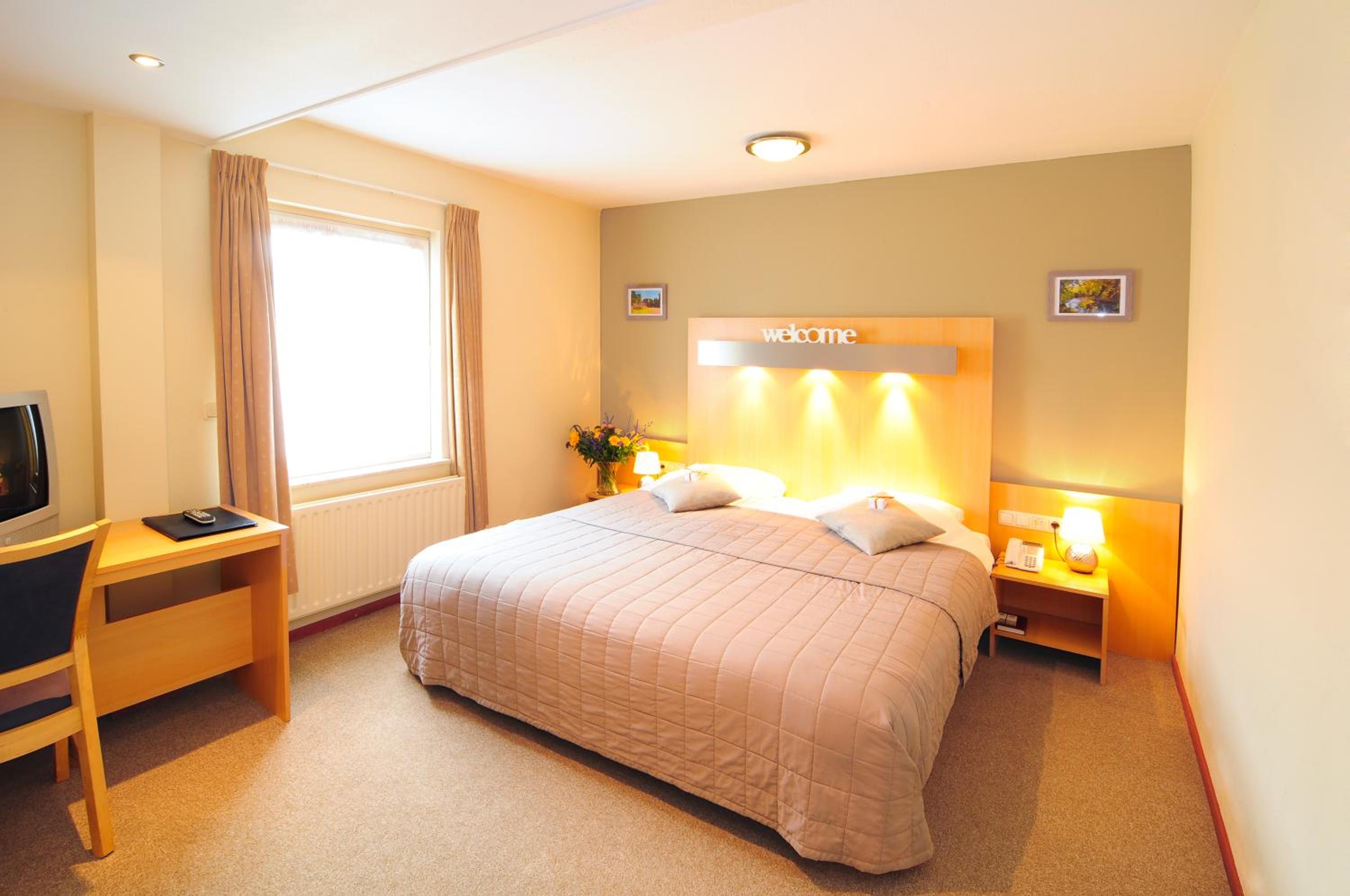 Economy Twin Room - Photo 5