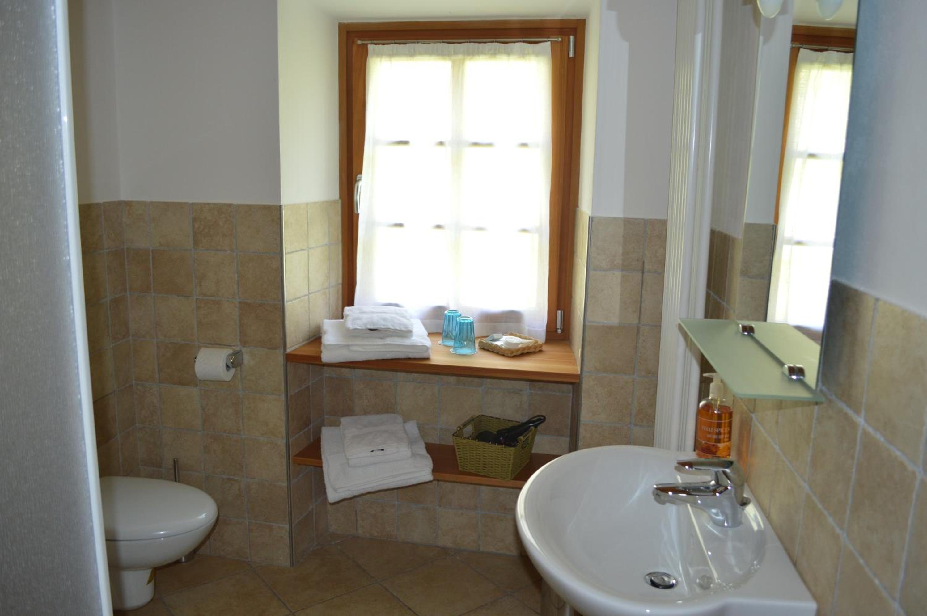 Double Room - Photo 11