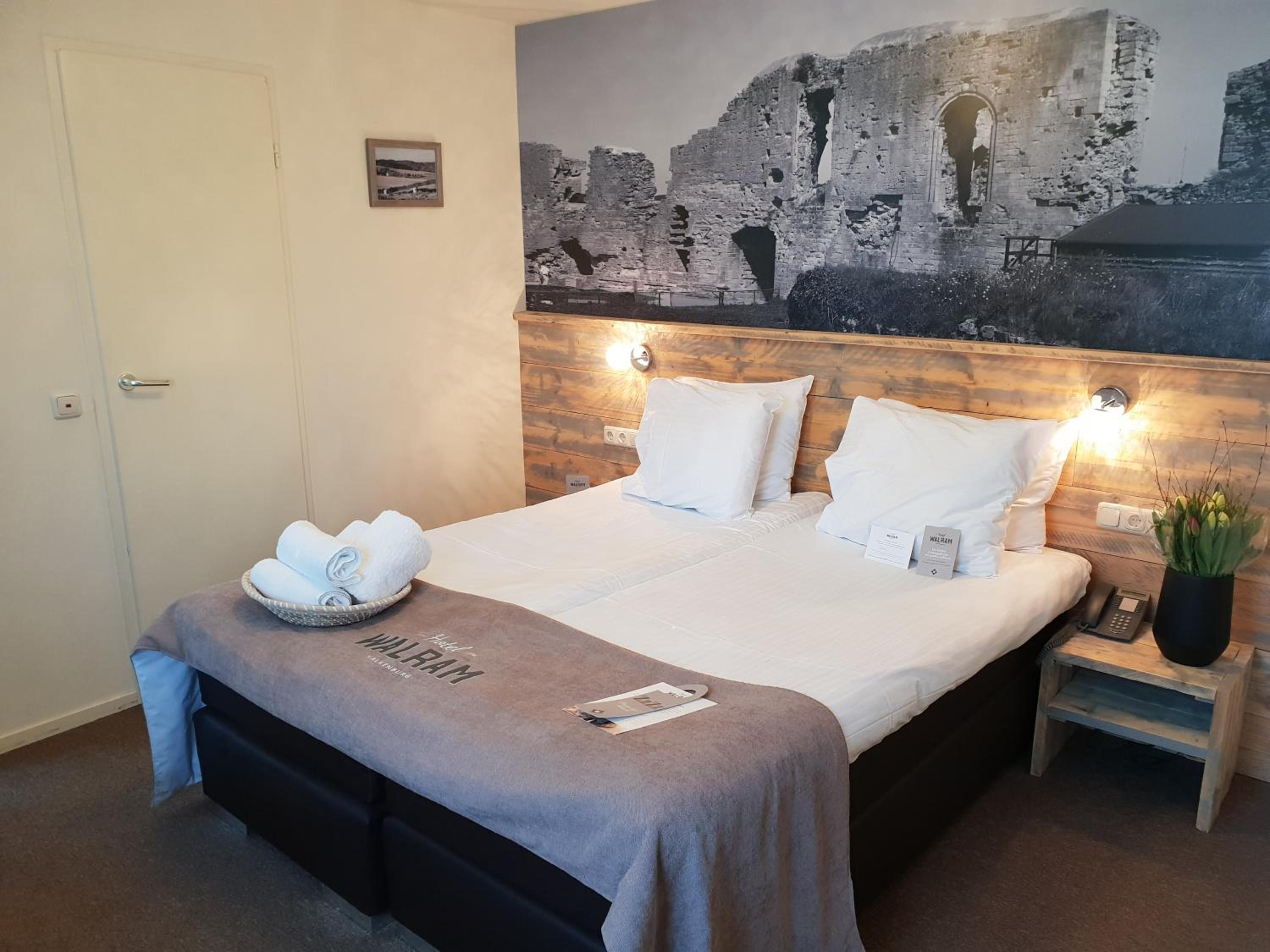 Economy Twin Room - Photo 3