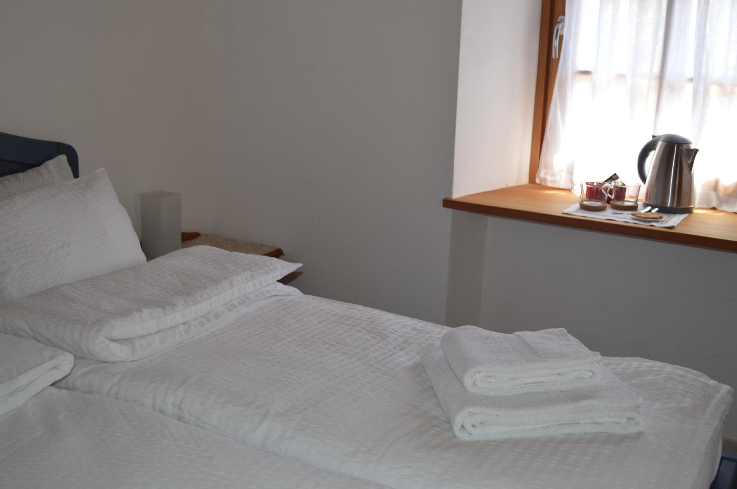Double Room - Photo 9