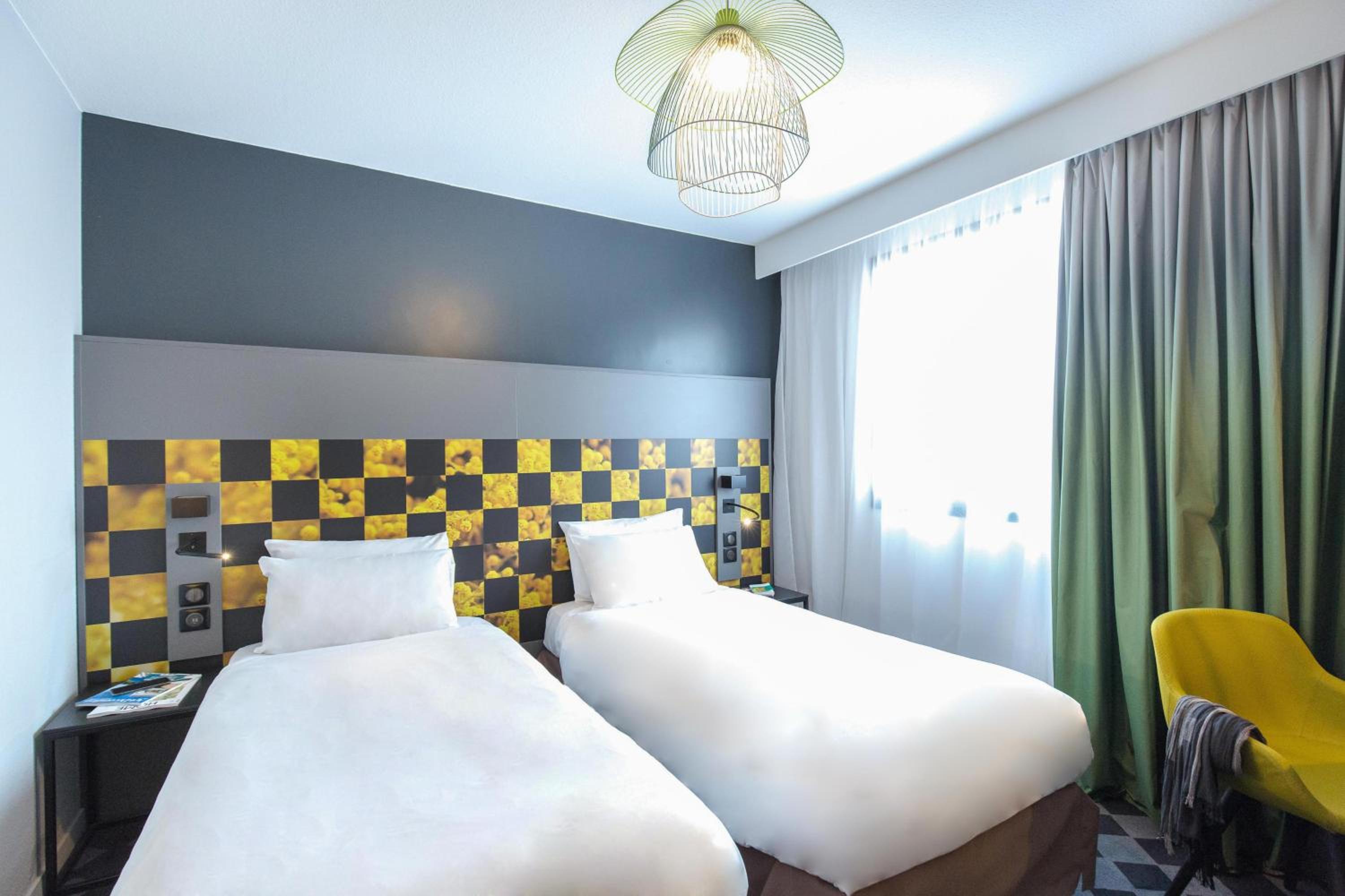 Standard Twin Room - Photo 1