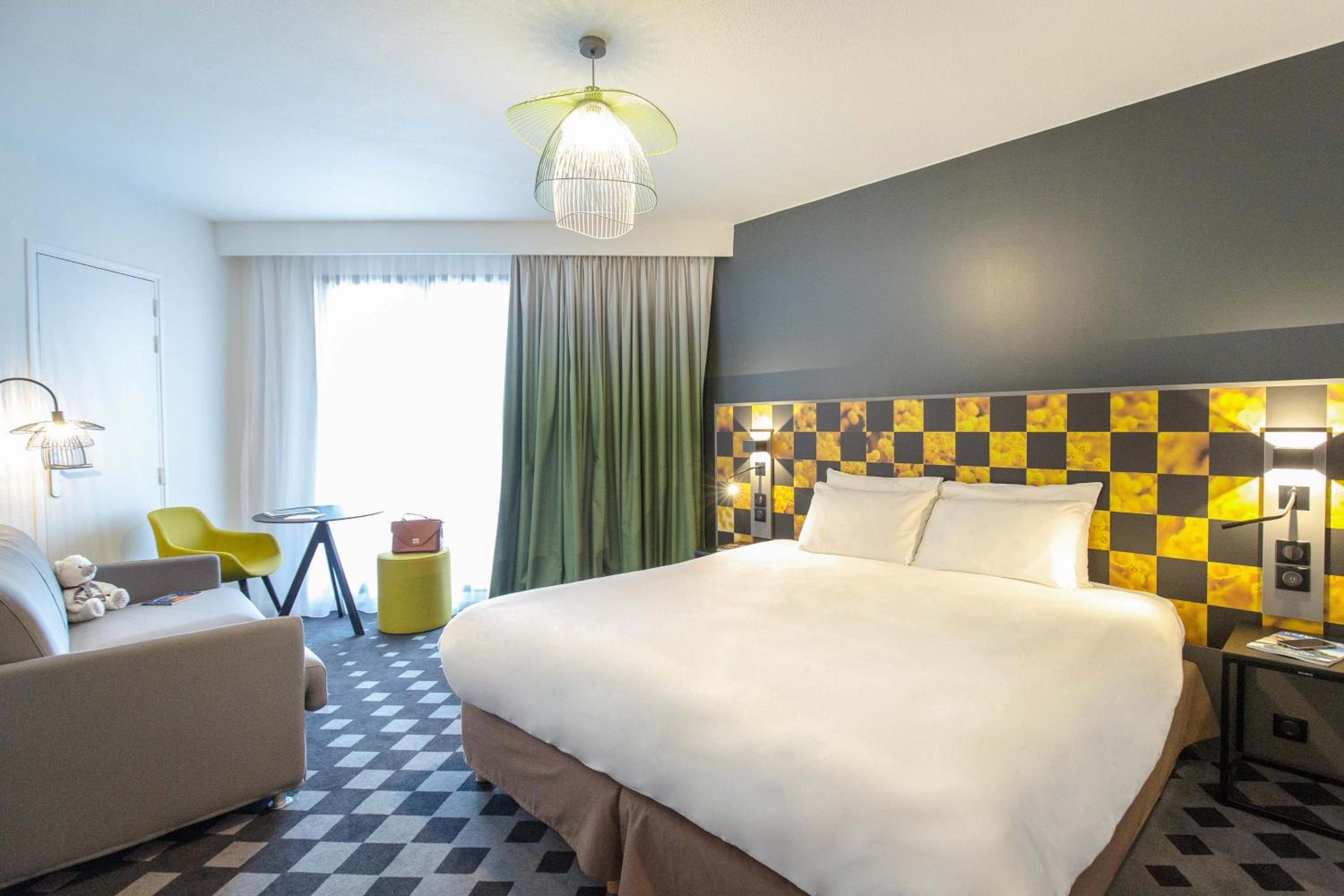 Standard Double Room with Sofa and Balcony - Photo 5