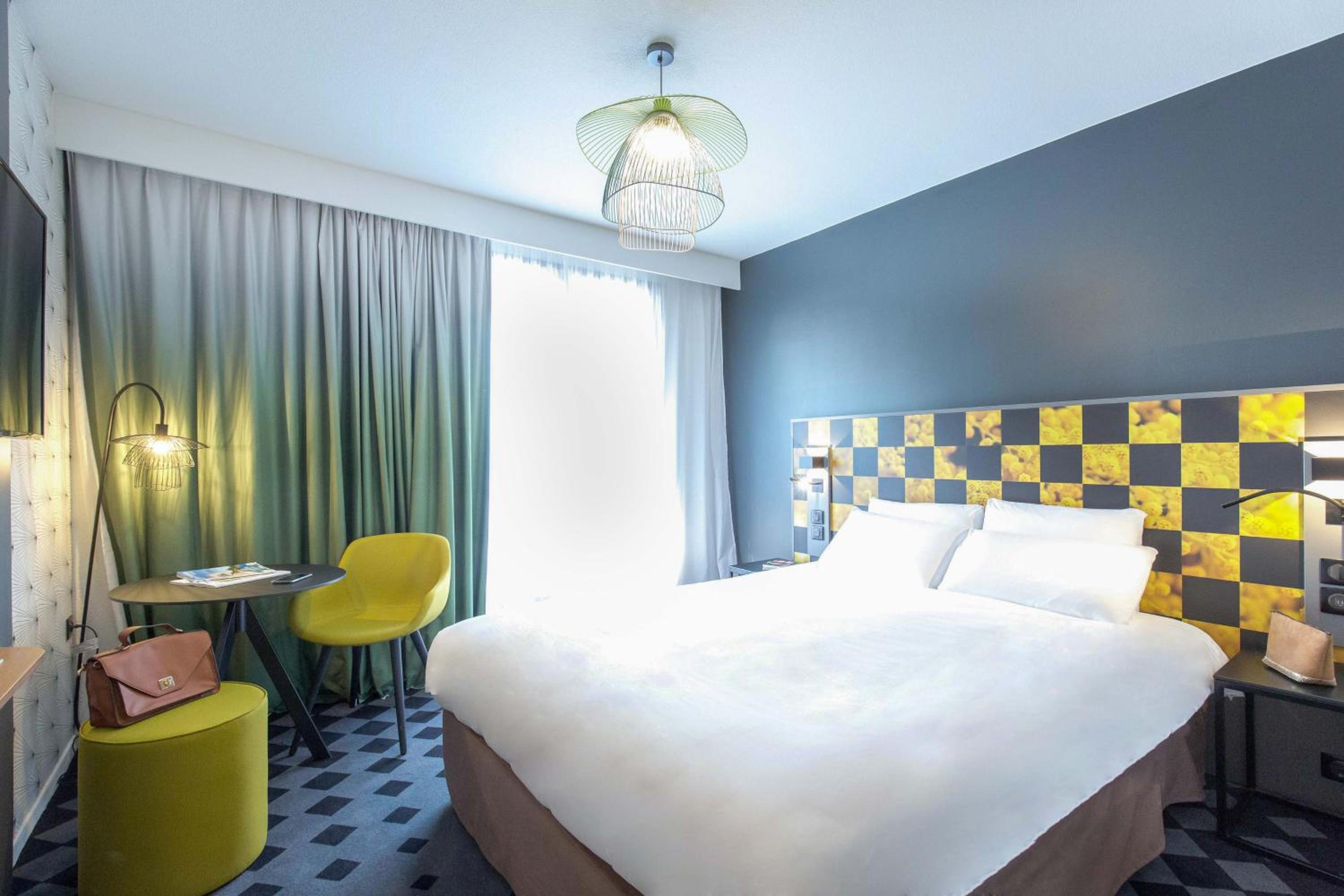 Privilege room with one double bed and balcony - Photo 12