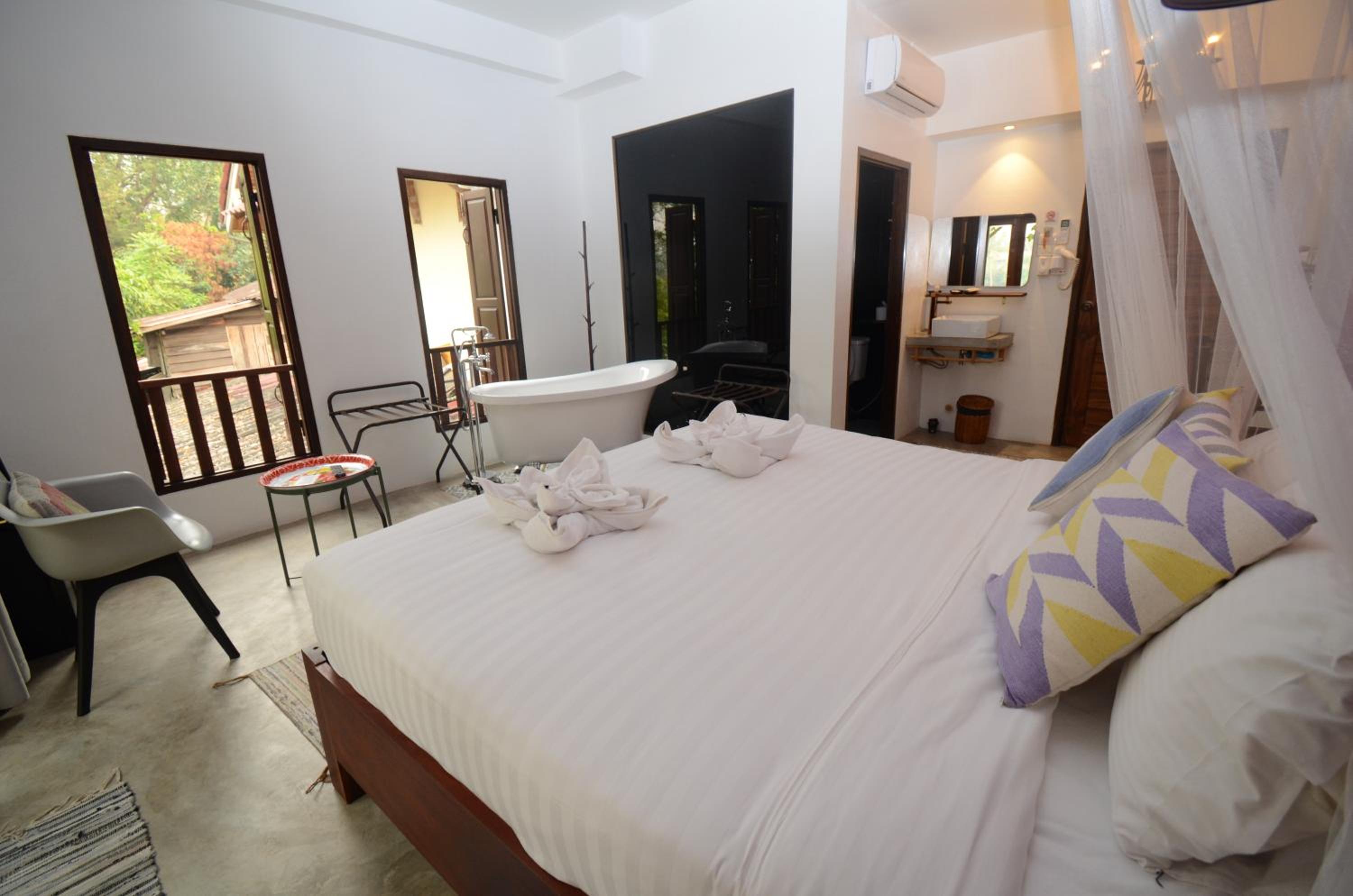 King Room with River View - Photo 2