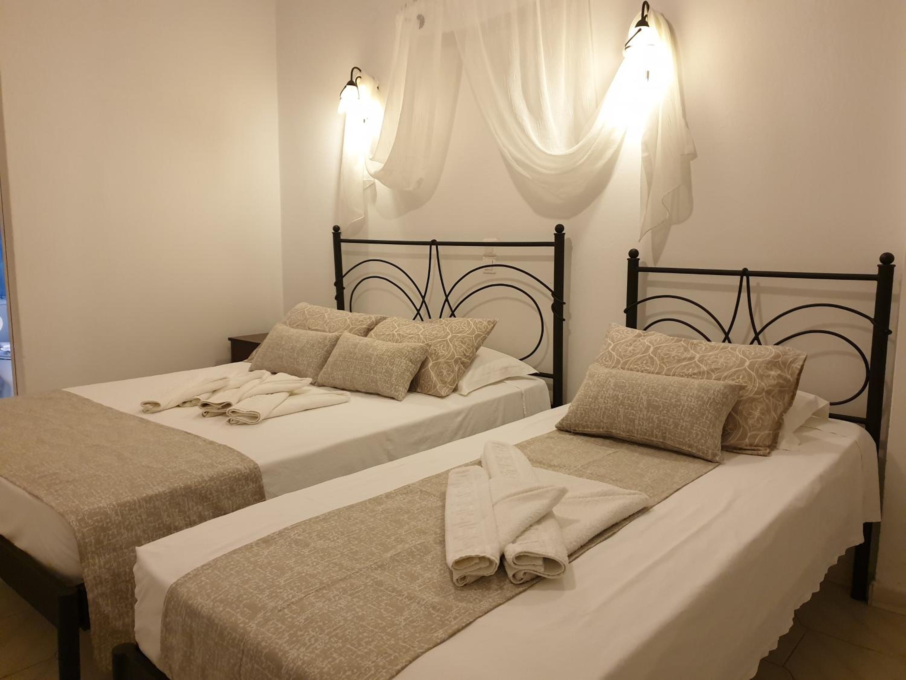 Double Room with Extra Bed - Photo 1