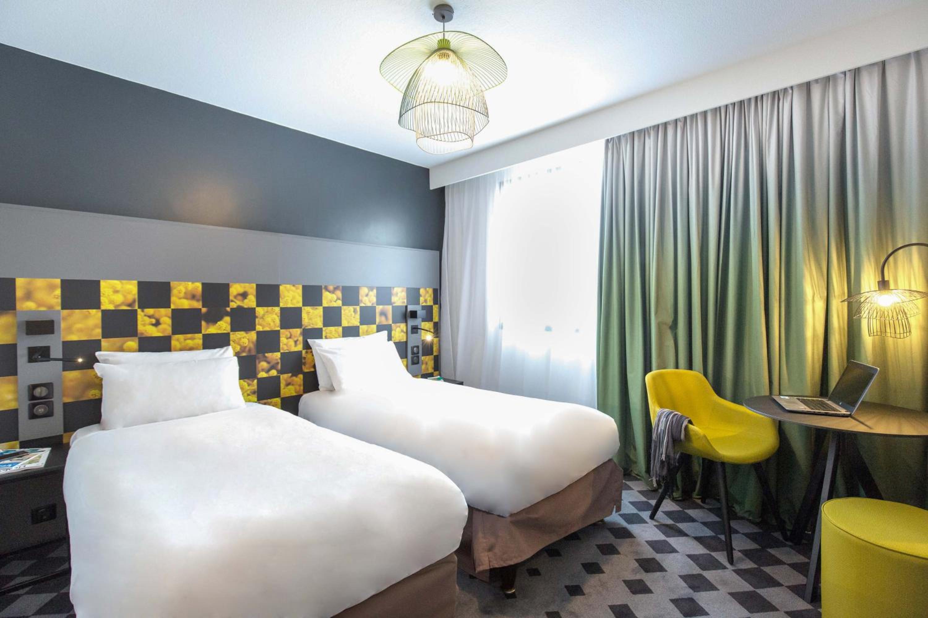 Standard Twin Room - Photo 2