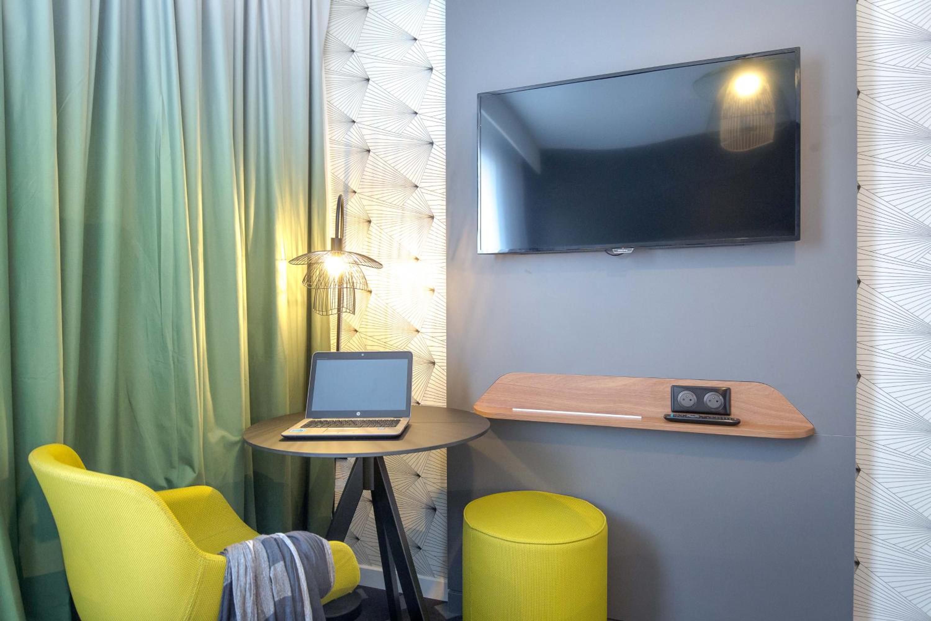 Privilege room with one double bed and balcony - Photo 10