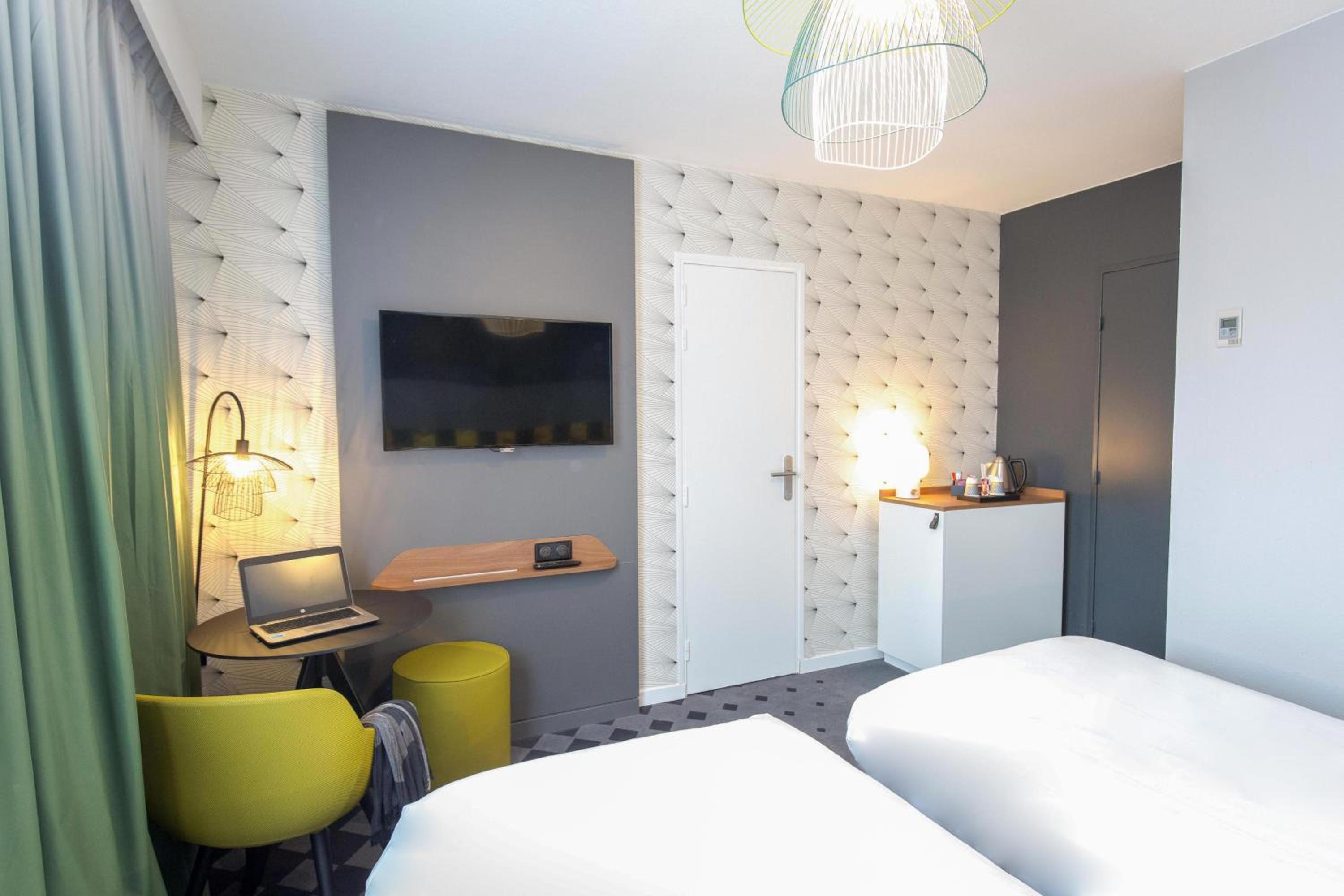 Standard Twin Room - Photo 4