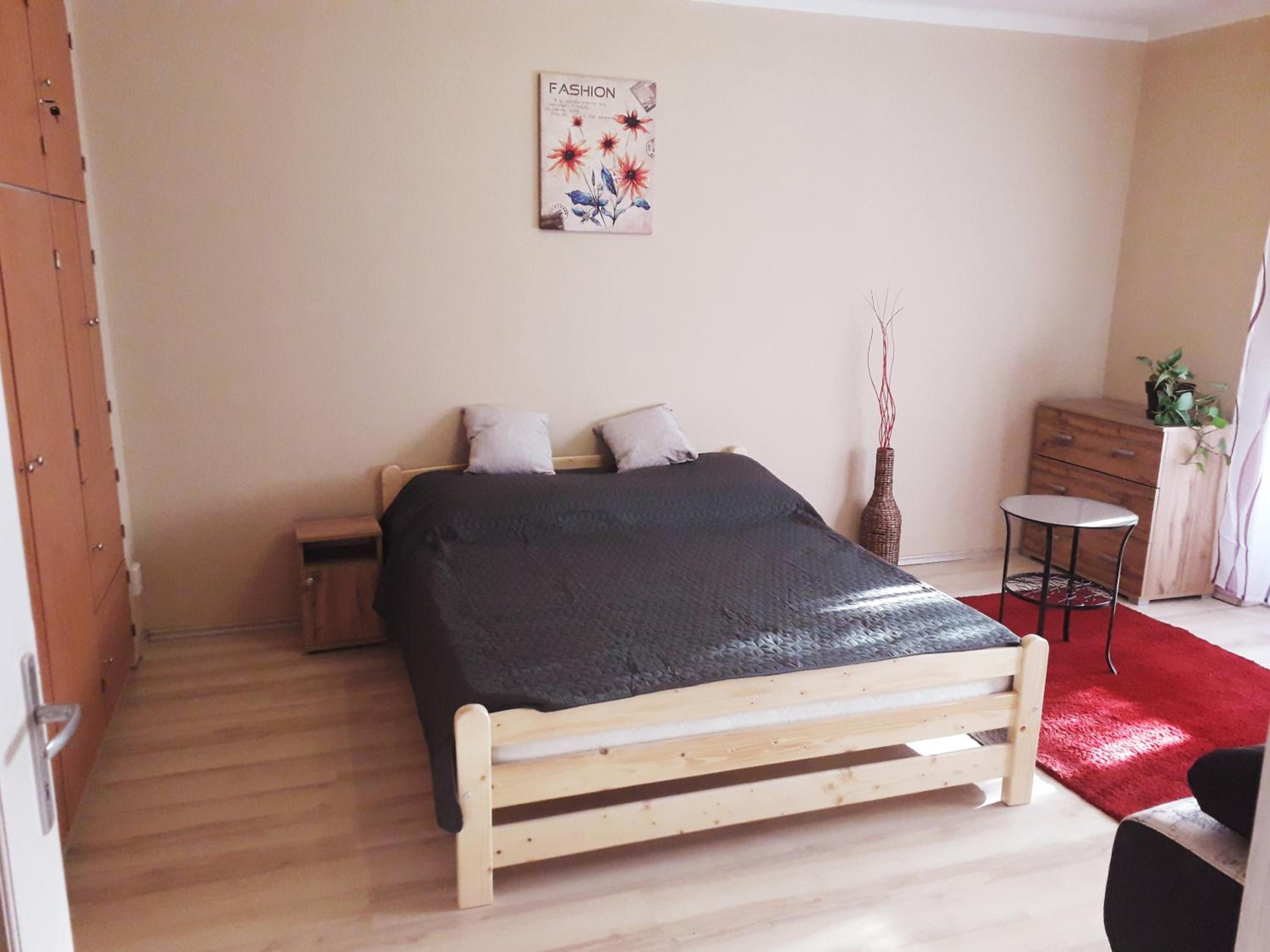 One-Bedroom Apartment photo 1