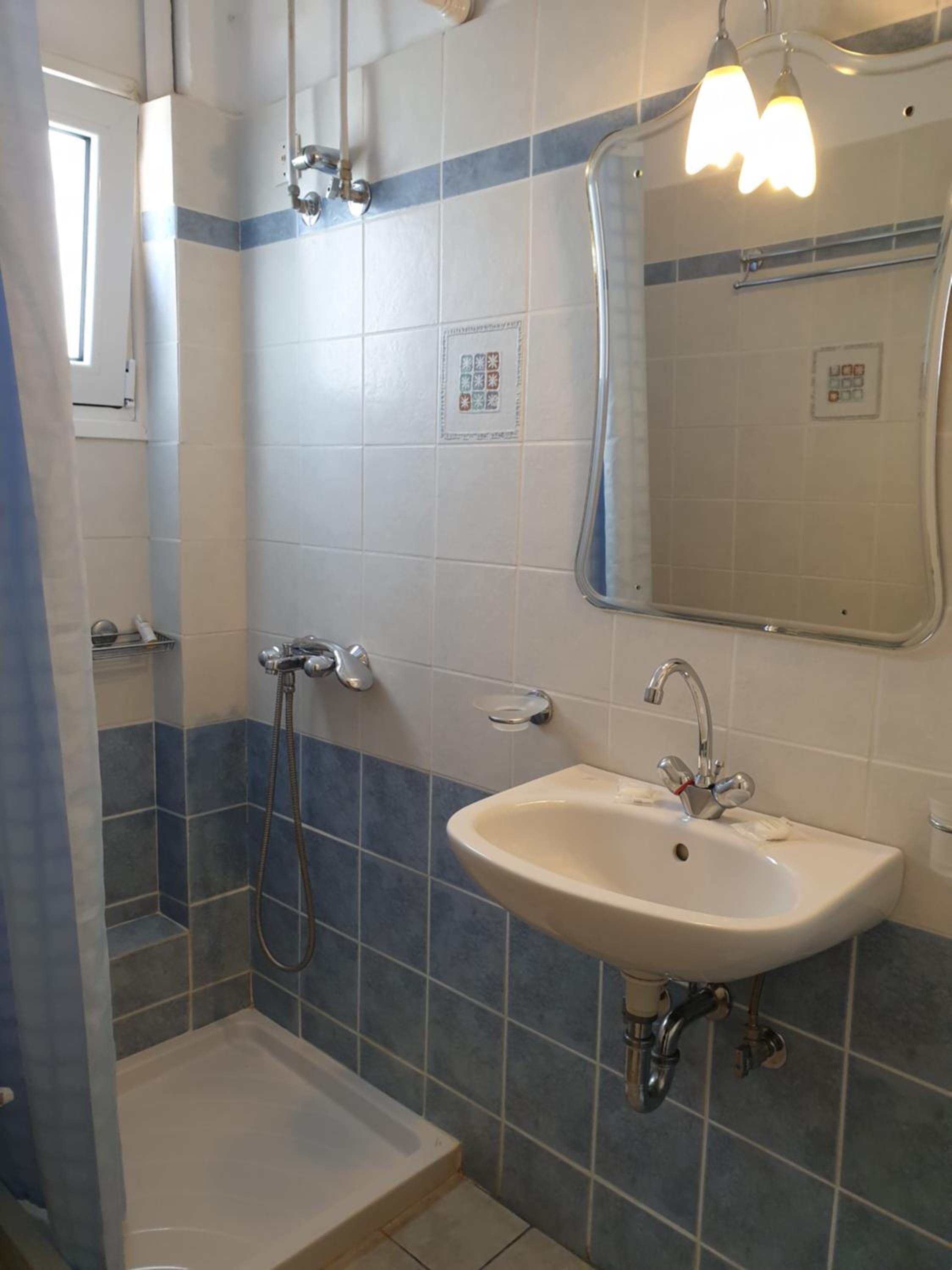 Standard Double Room - Photo 5