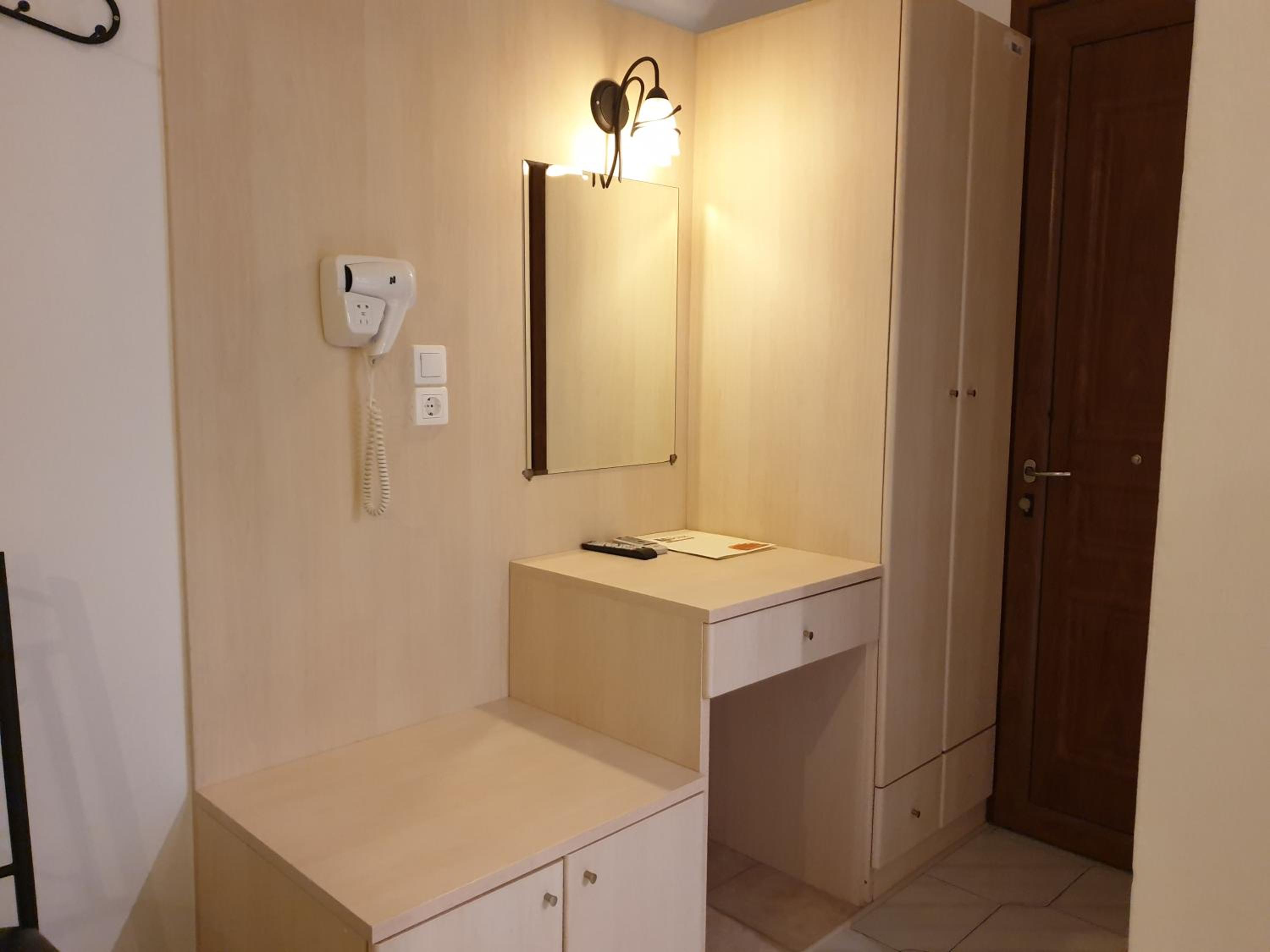 Standard Twin Room with Mountain View - Photo 2