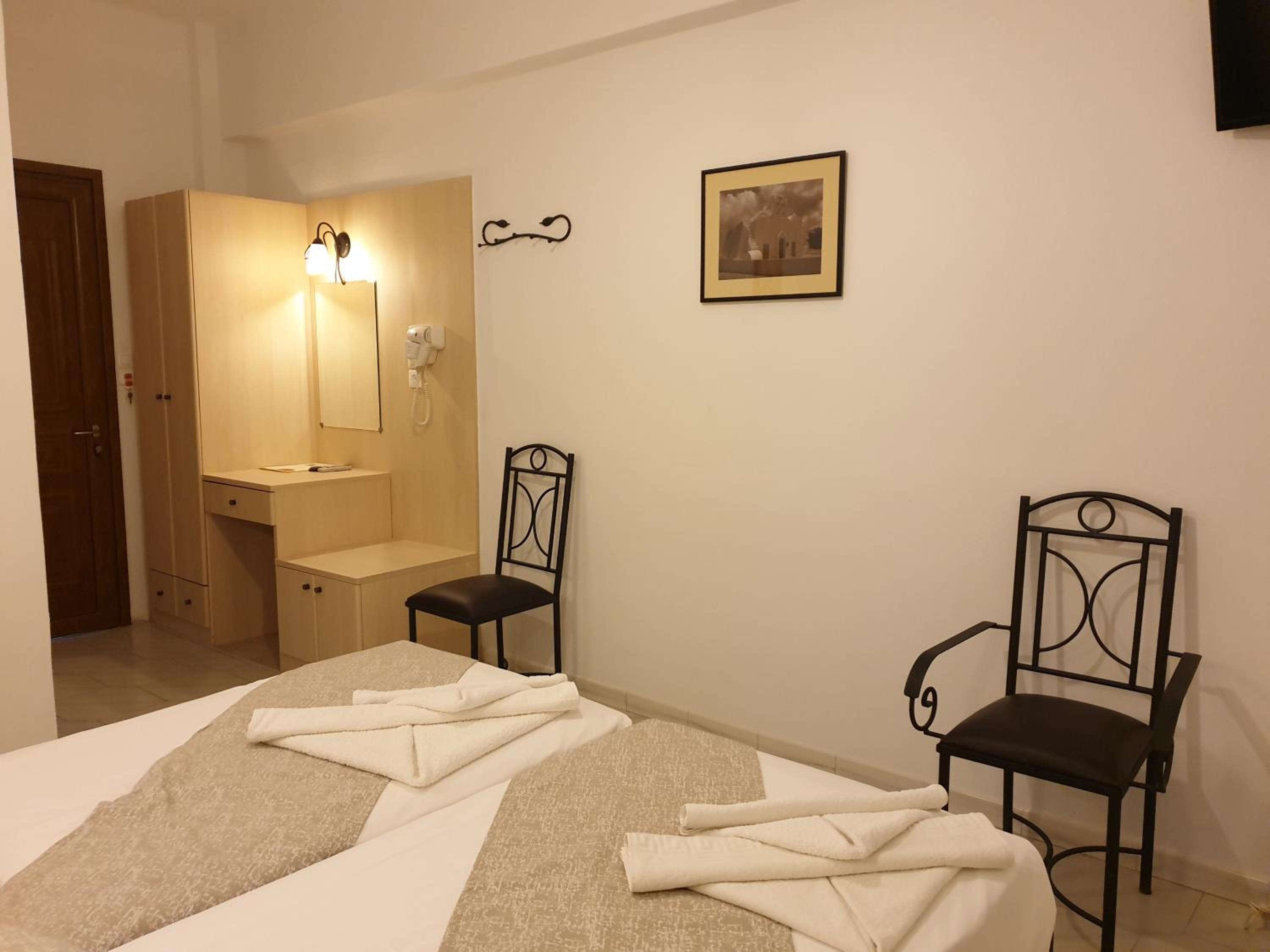 Standard Twin Room with Mountain View - Photo 4
