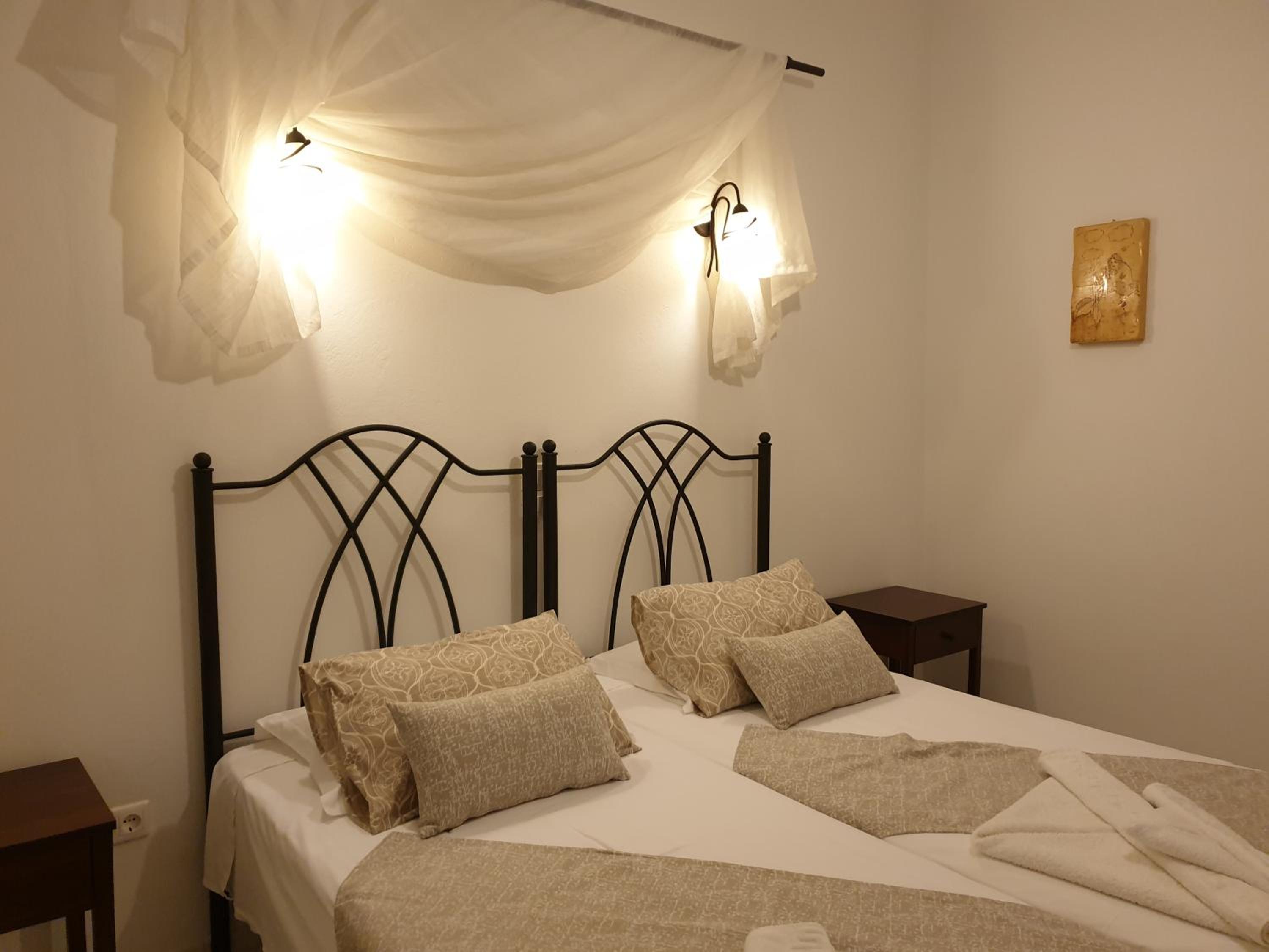 Standard Twin Room with Mountain View - Photo 1