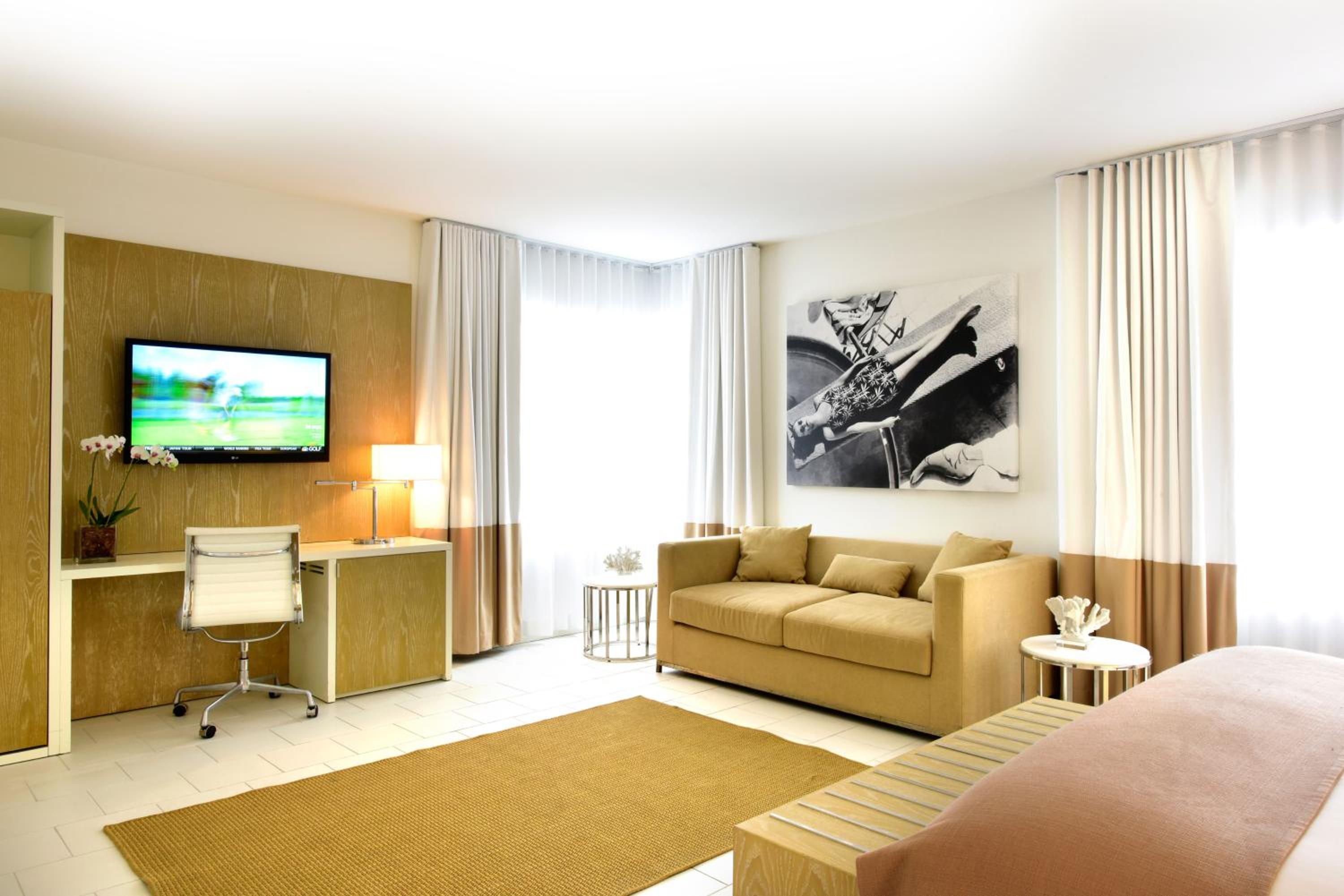 Deluxe with Sofa Bed - Photo 6