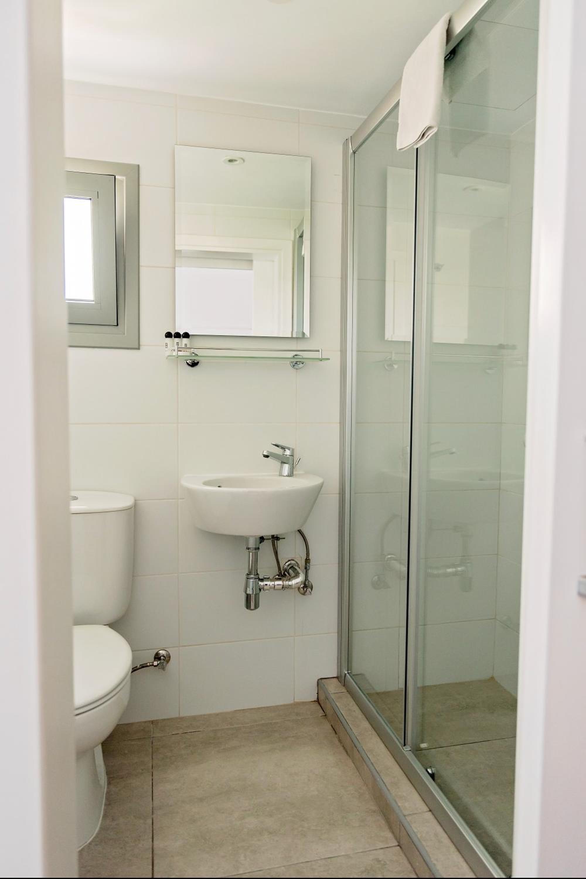Twin Room - Photo 7