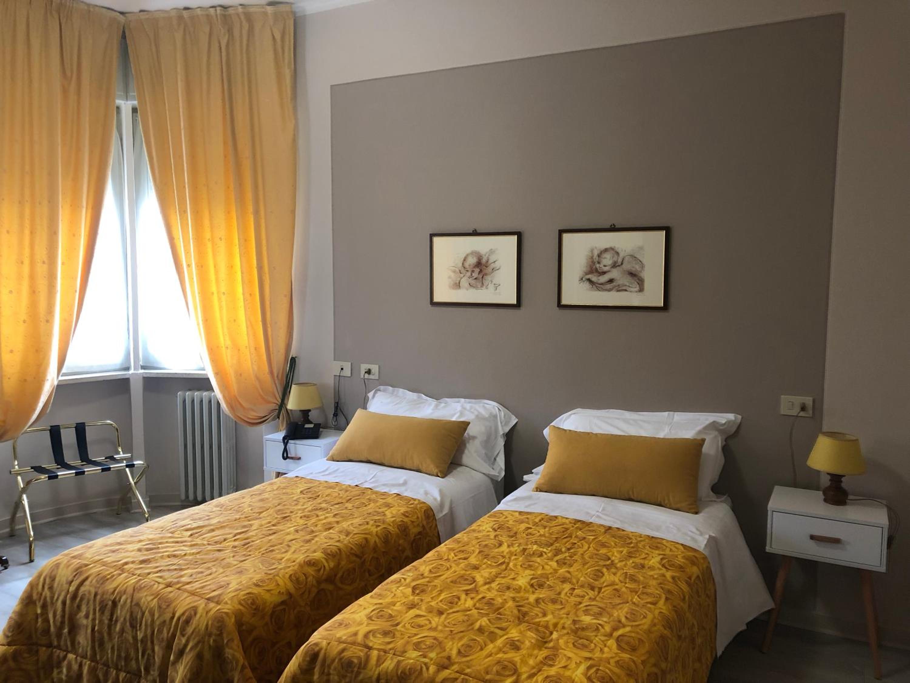 Deluxe Double or Twin Room - Photo 2