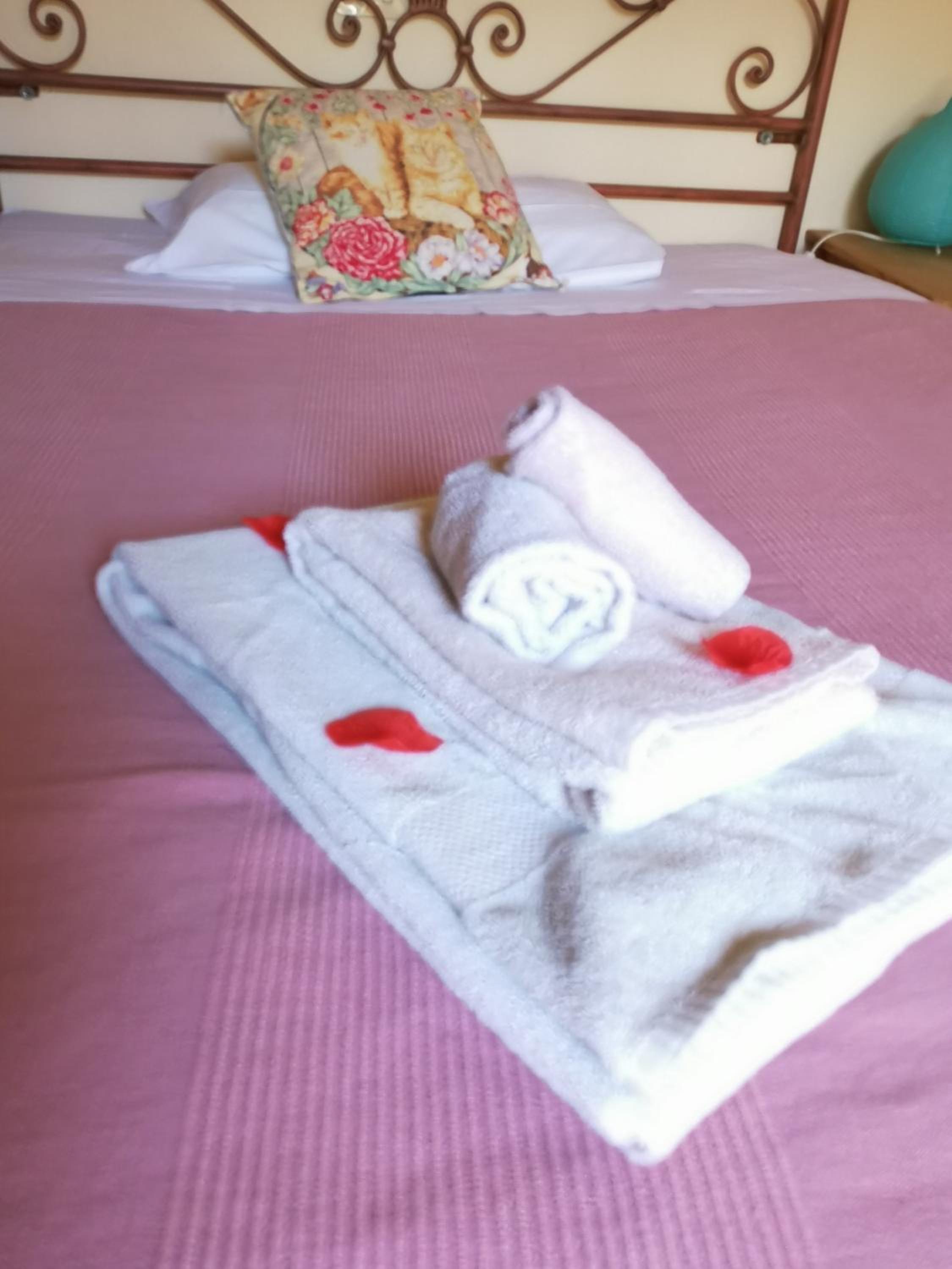 Small Double Room with Private External Bathroom photo 3