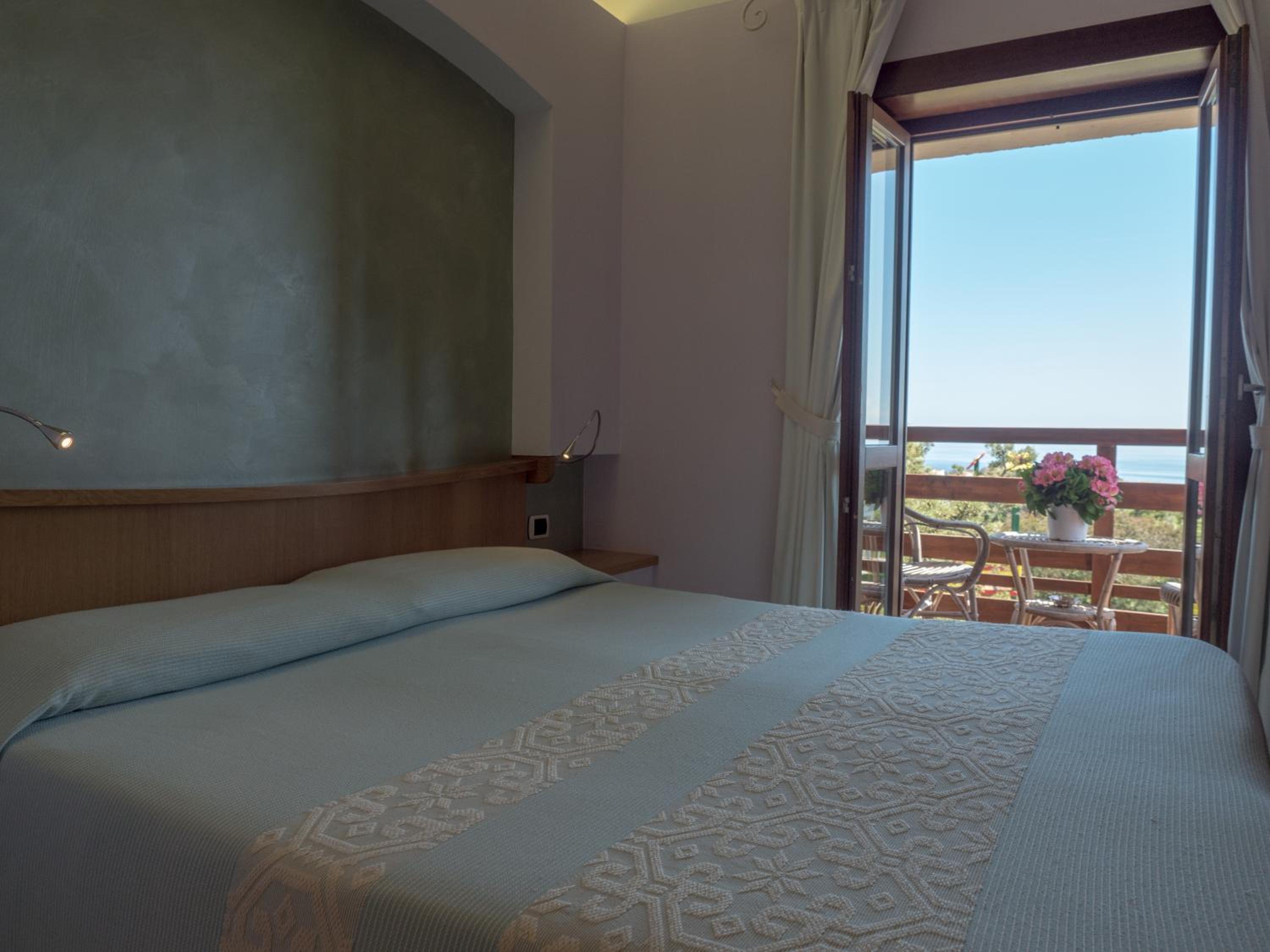 Double or Twin Room with Sea View