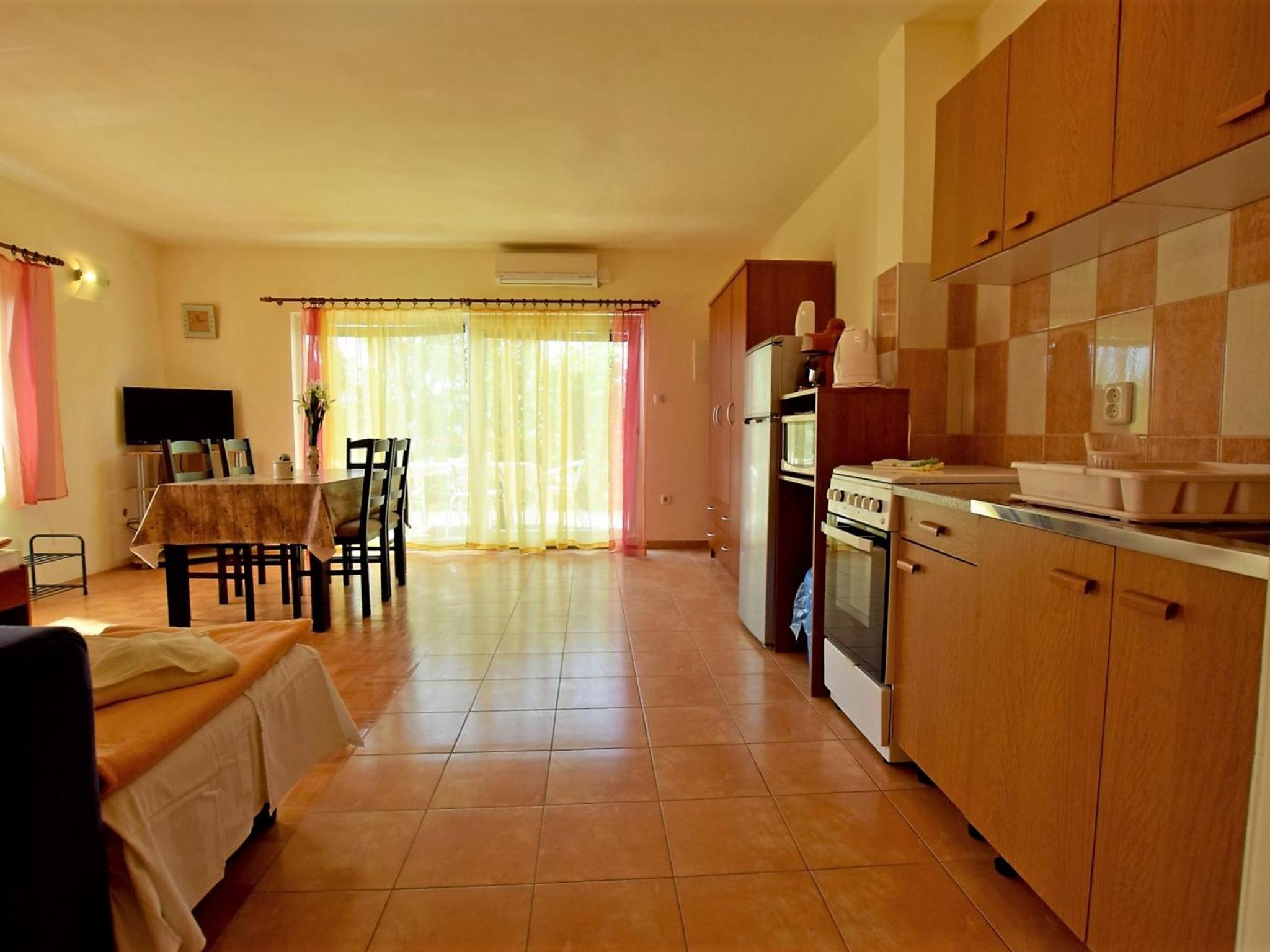One-Bedroom Apartment photo 1