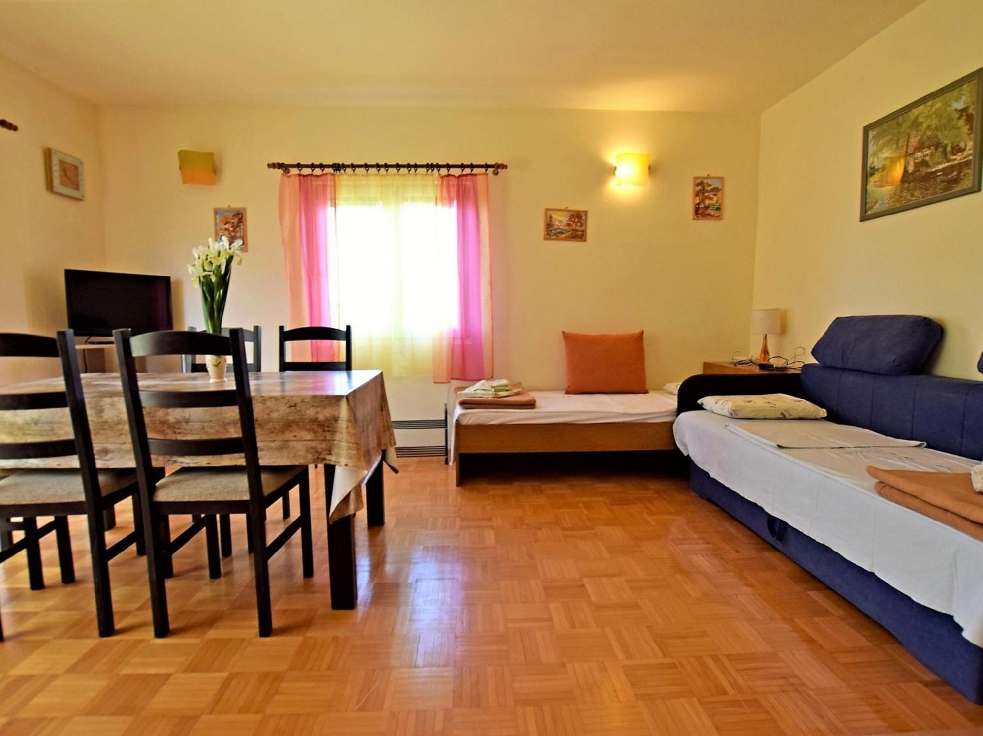 One-Bedroom Apartment photo 2