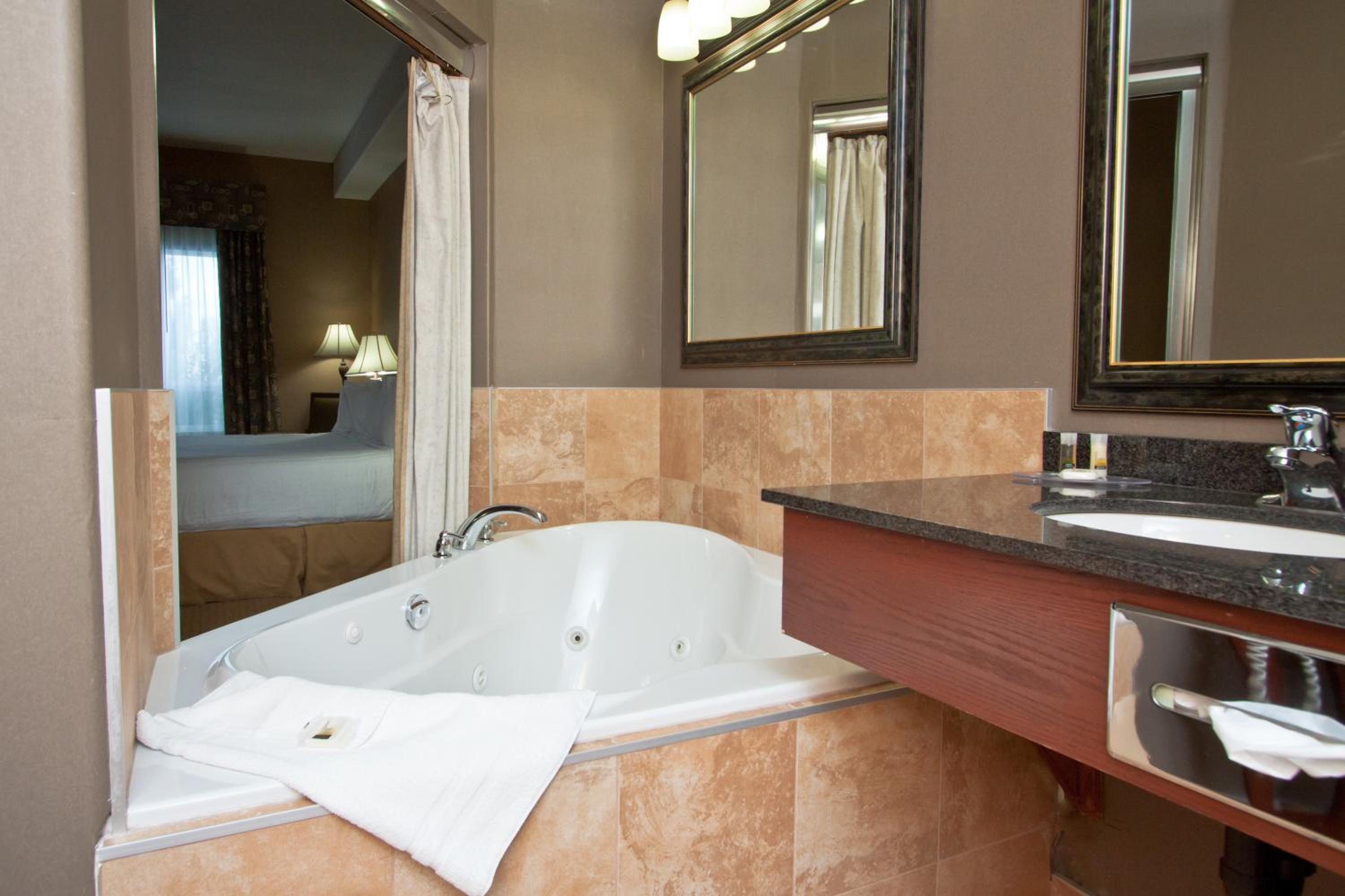 Studio King Suite - Non-Smoking - Photo 7