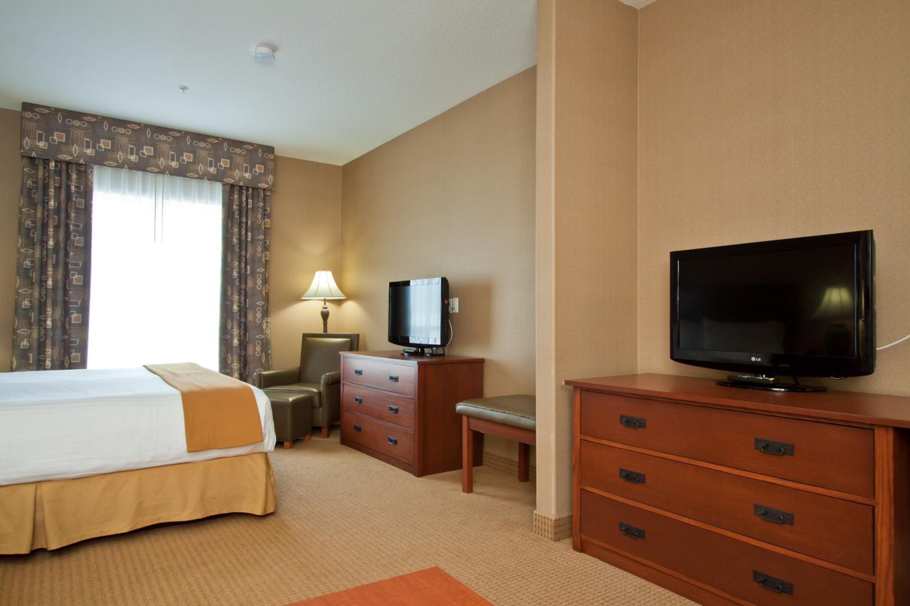 King Studio Suite - Non-Smoking - Photo 7