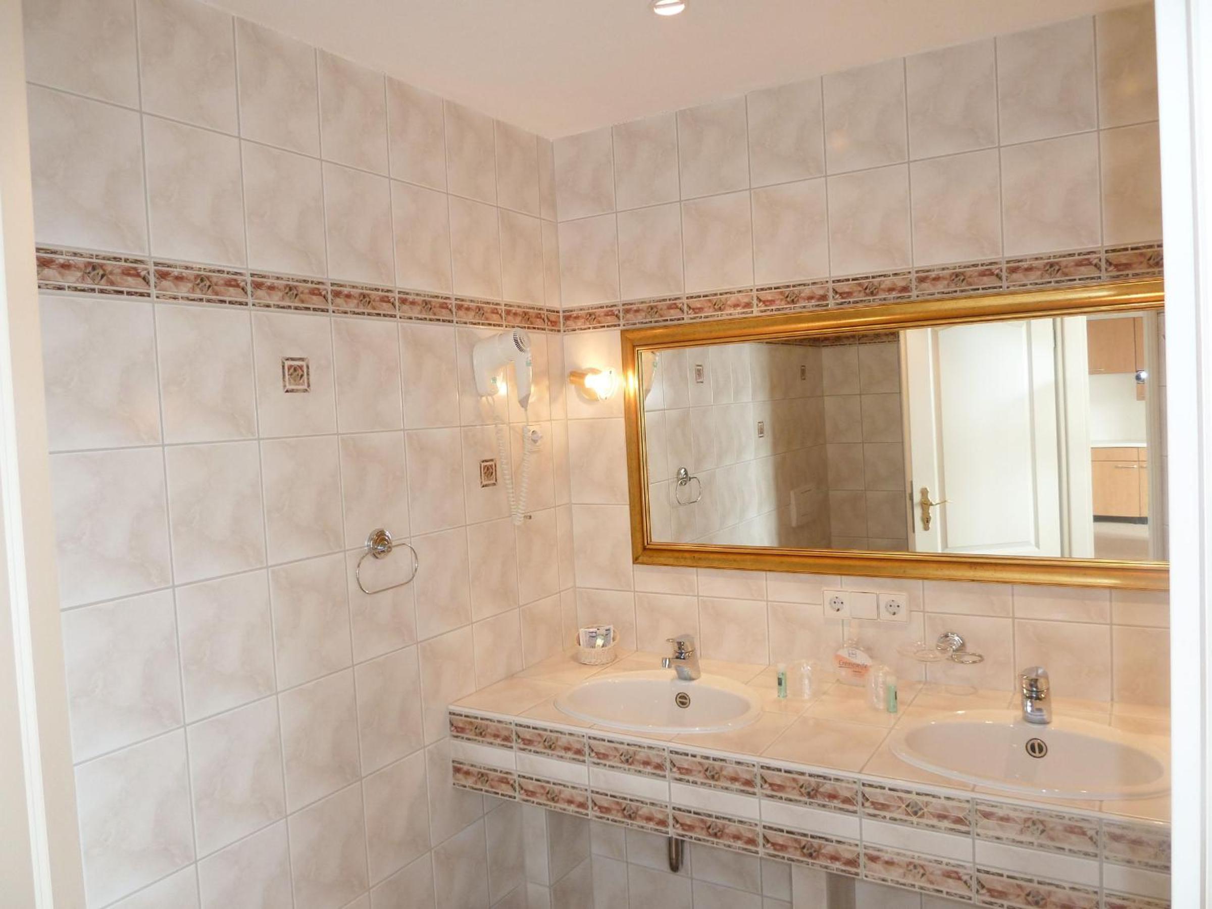 Large Double Room photo 3
