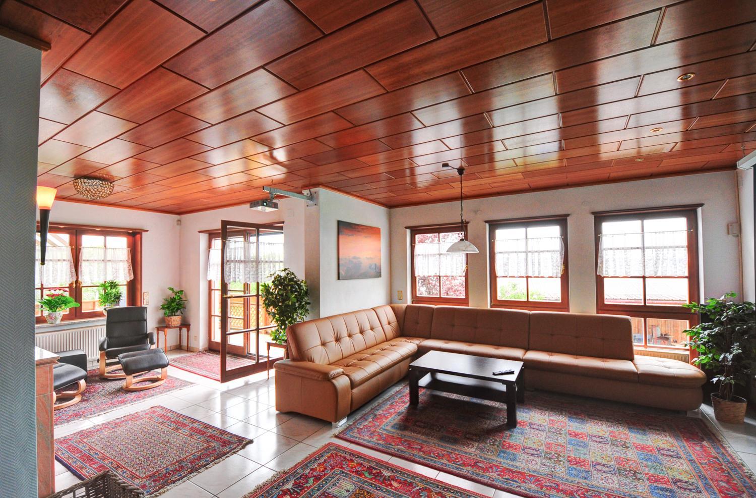 Five-Bedroom House photo 1