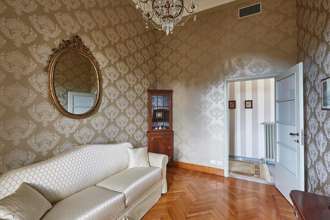 King Suite with Pool View photo 2