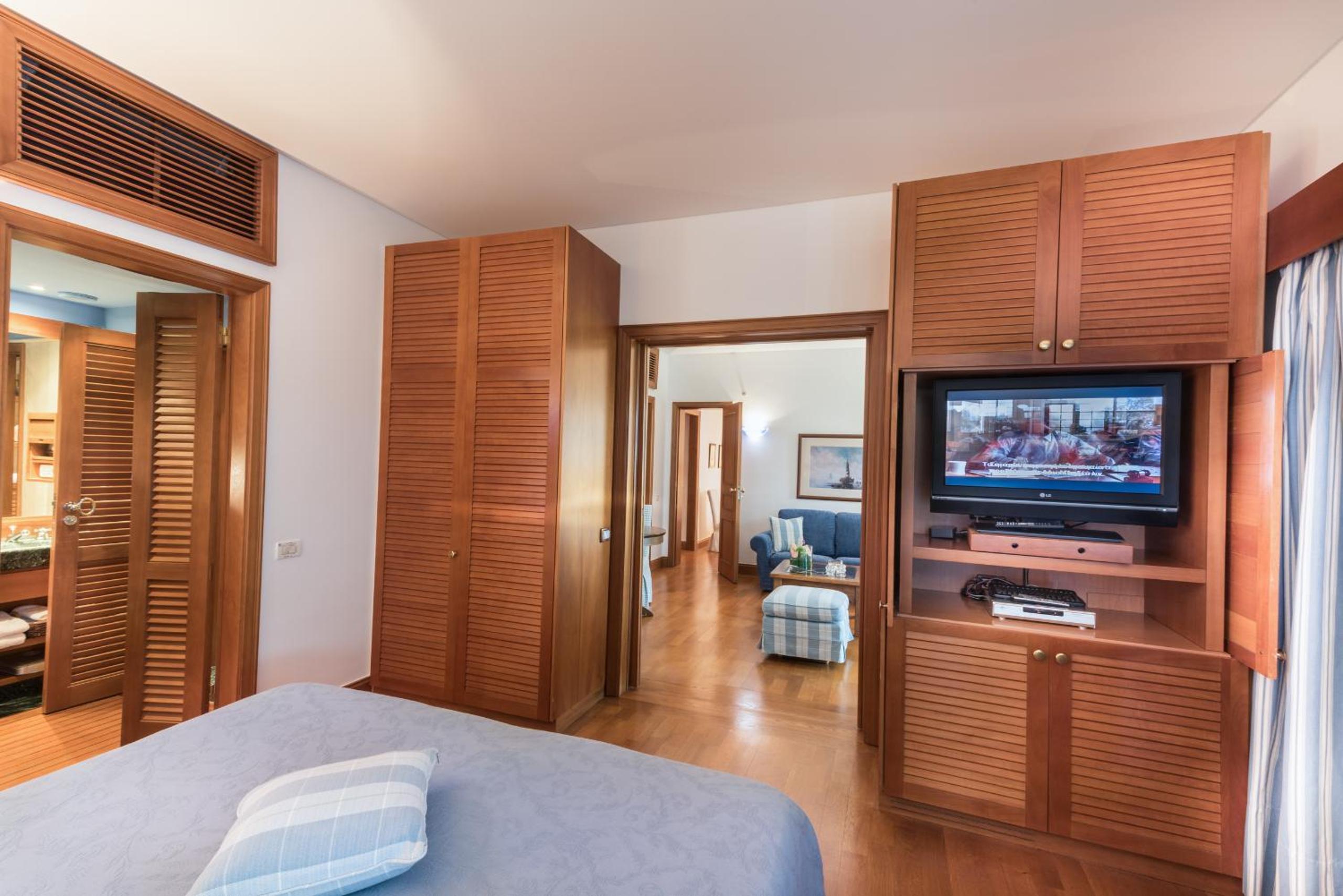 Family Hotel Suite Sea View (Two Bedrooms) - Photo 2