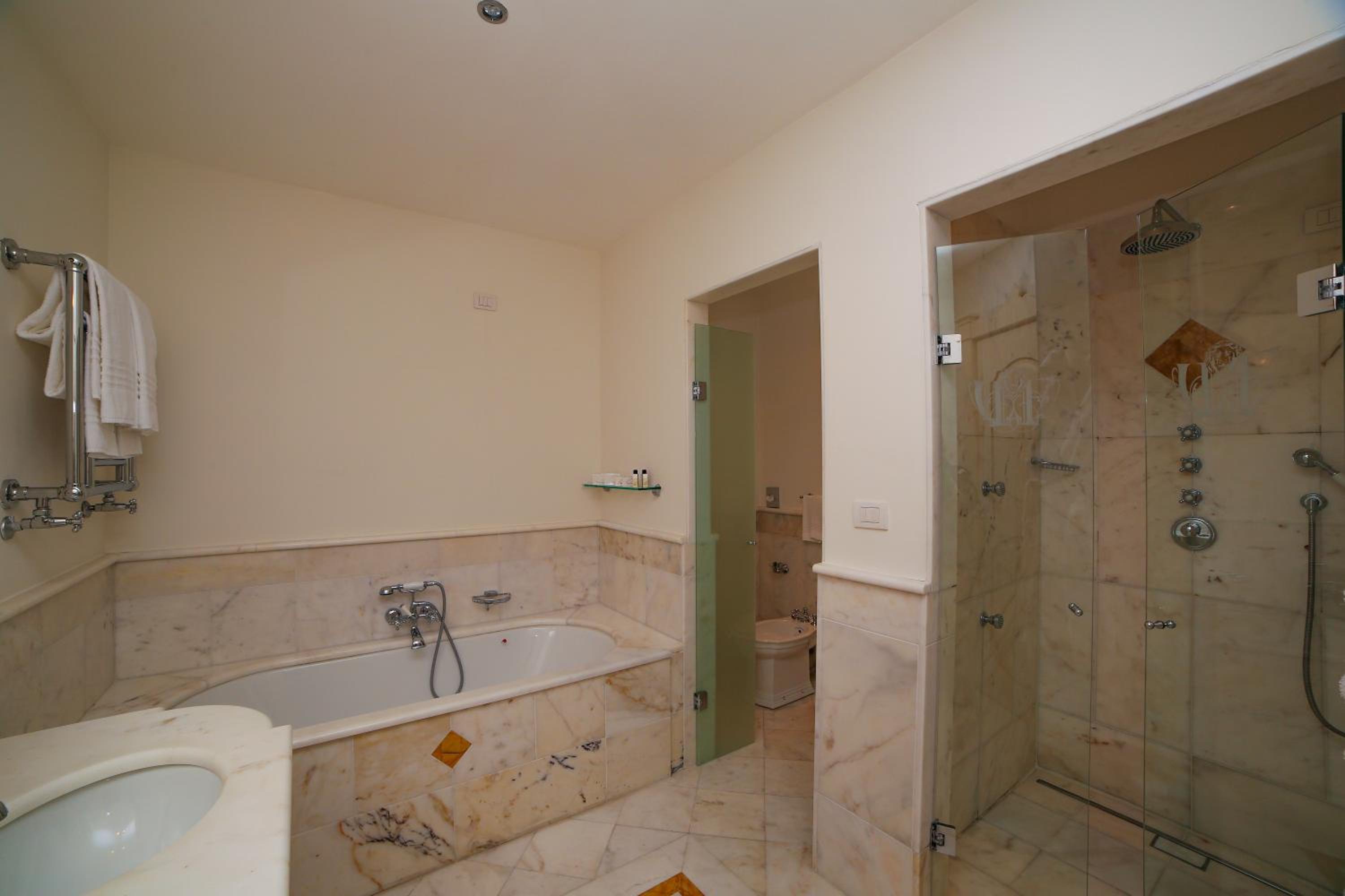 Deluxe Double Room - Photo 2