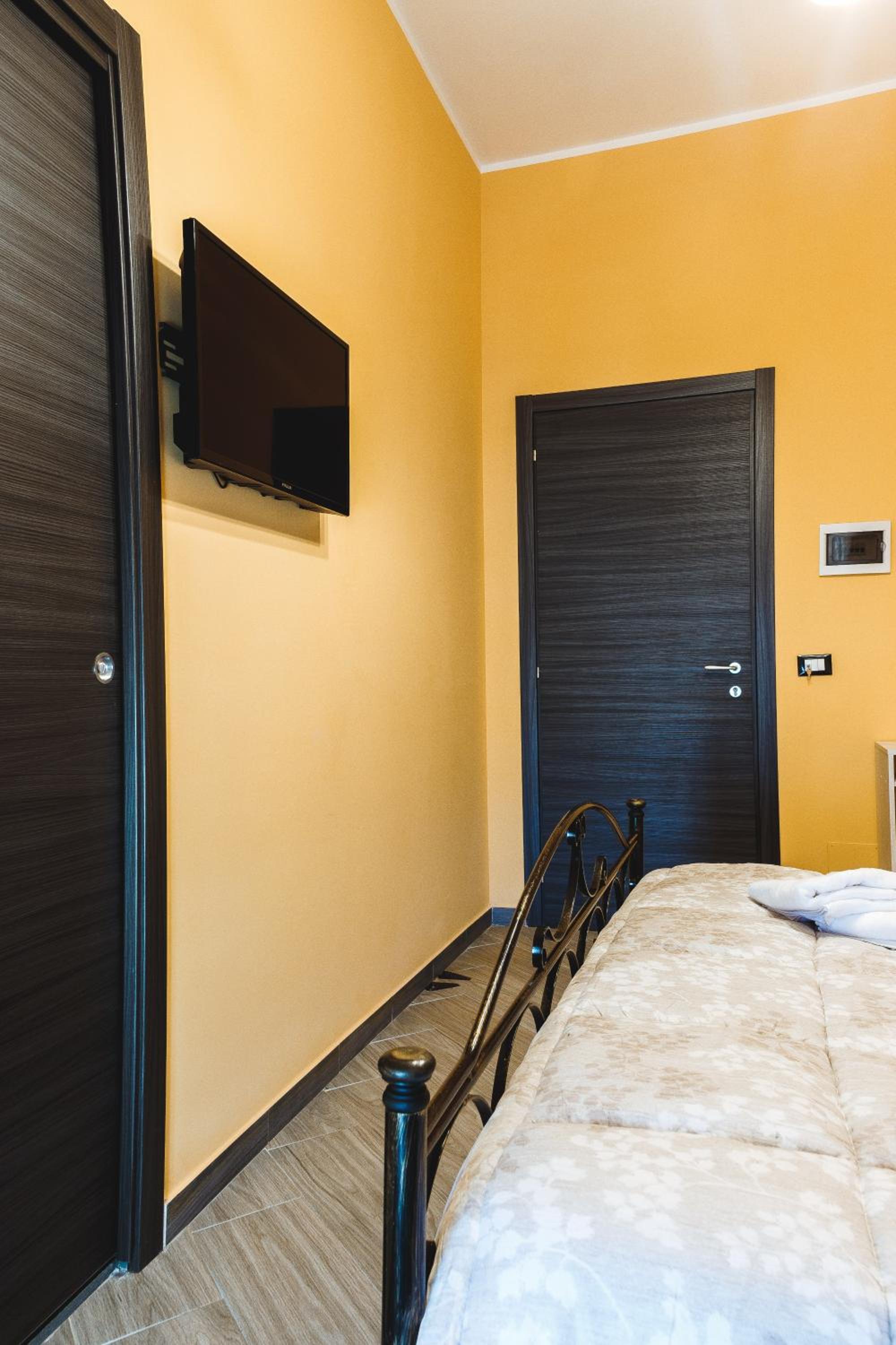 Deluxe Double Room with Sea View - Photo 3