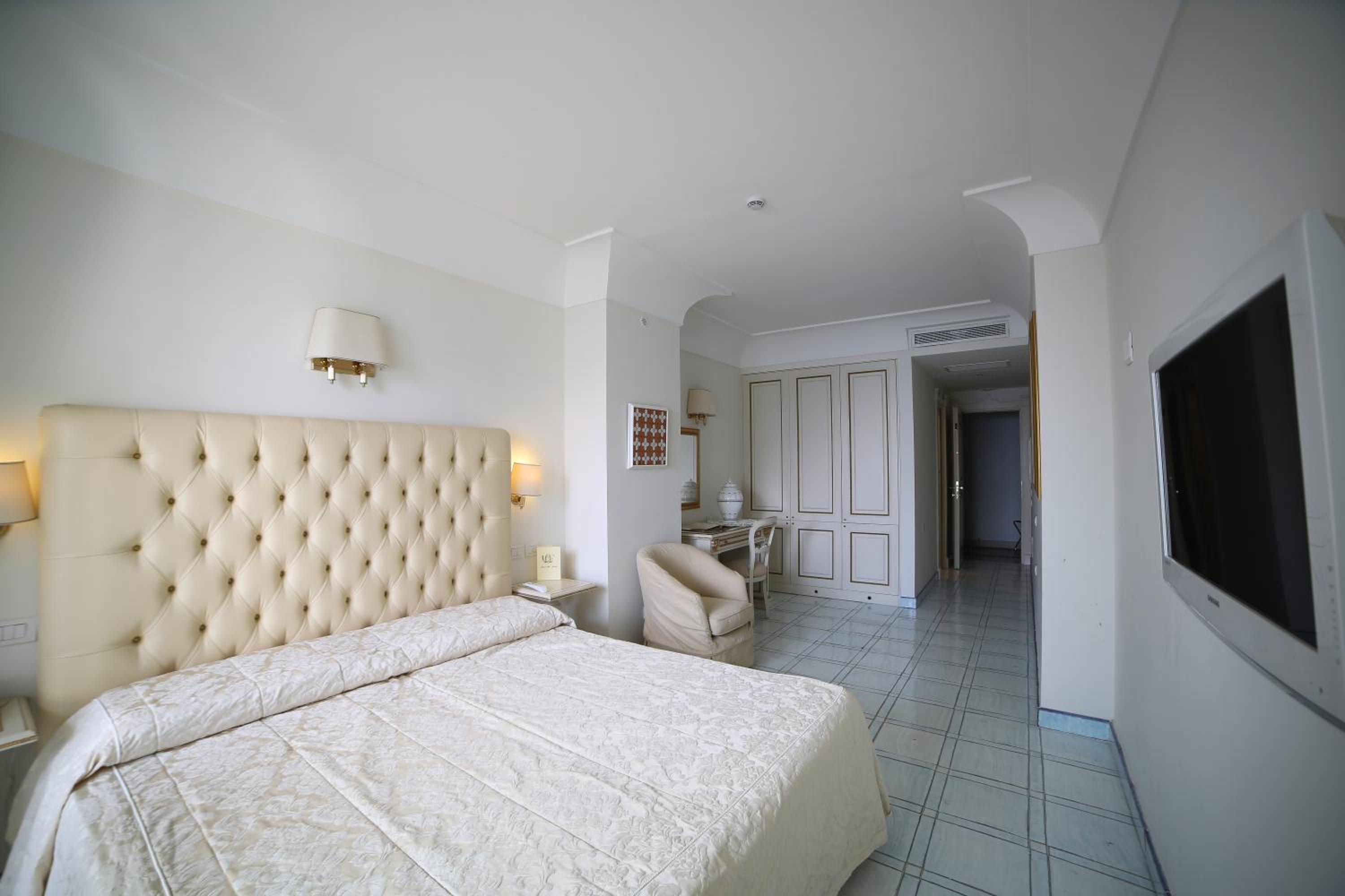 Superior Double Room - Photo 2