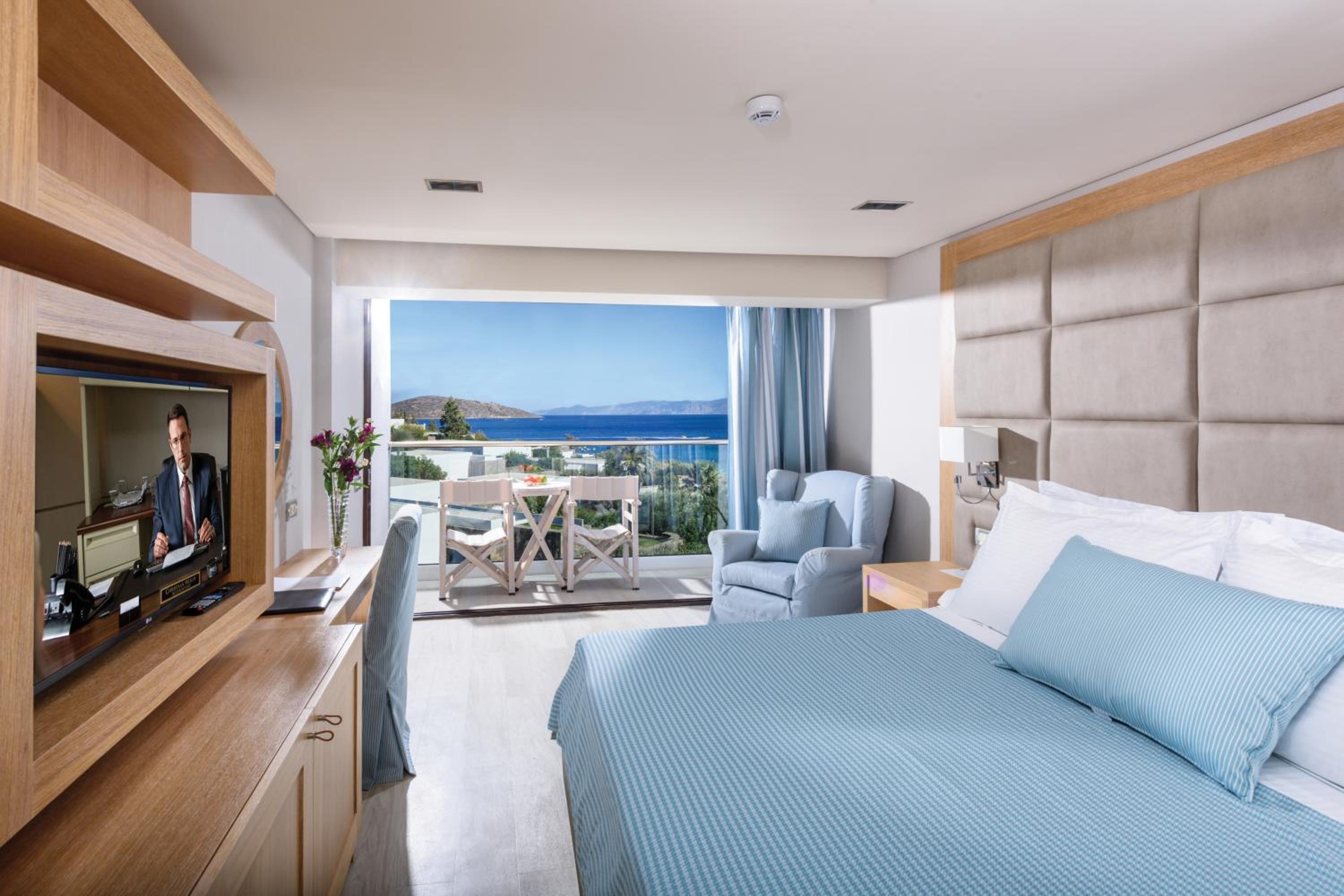 Deluxe Double Room with Sea View - Photo 4