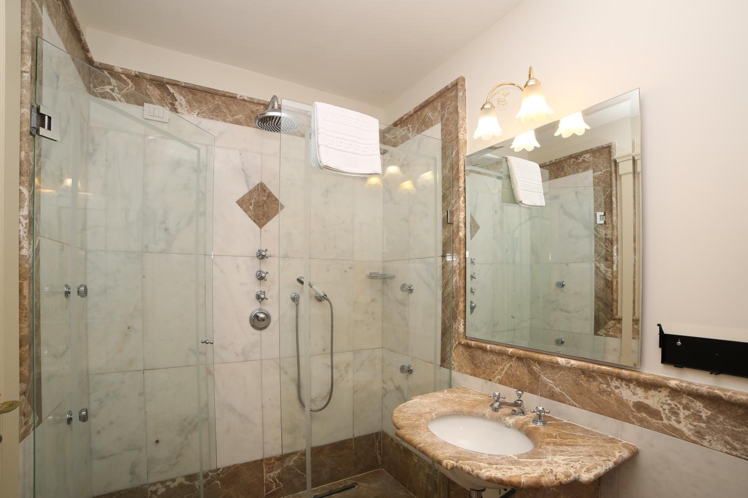Economy Double or Twin Room - Photo 4