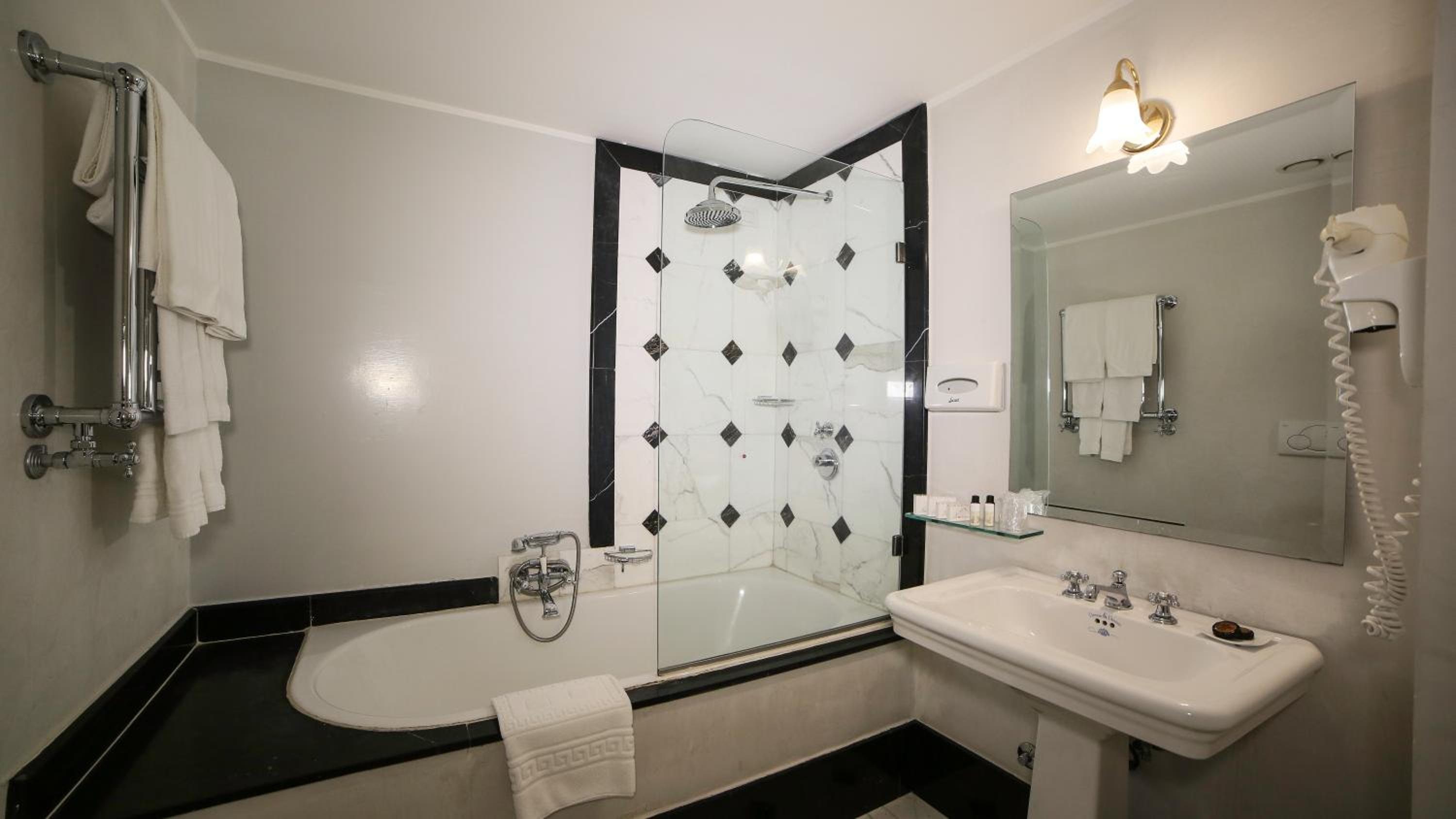 Standard Double Room - Photo 4