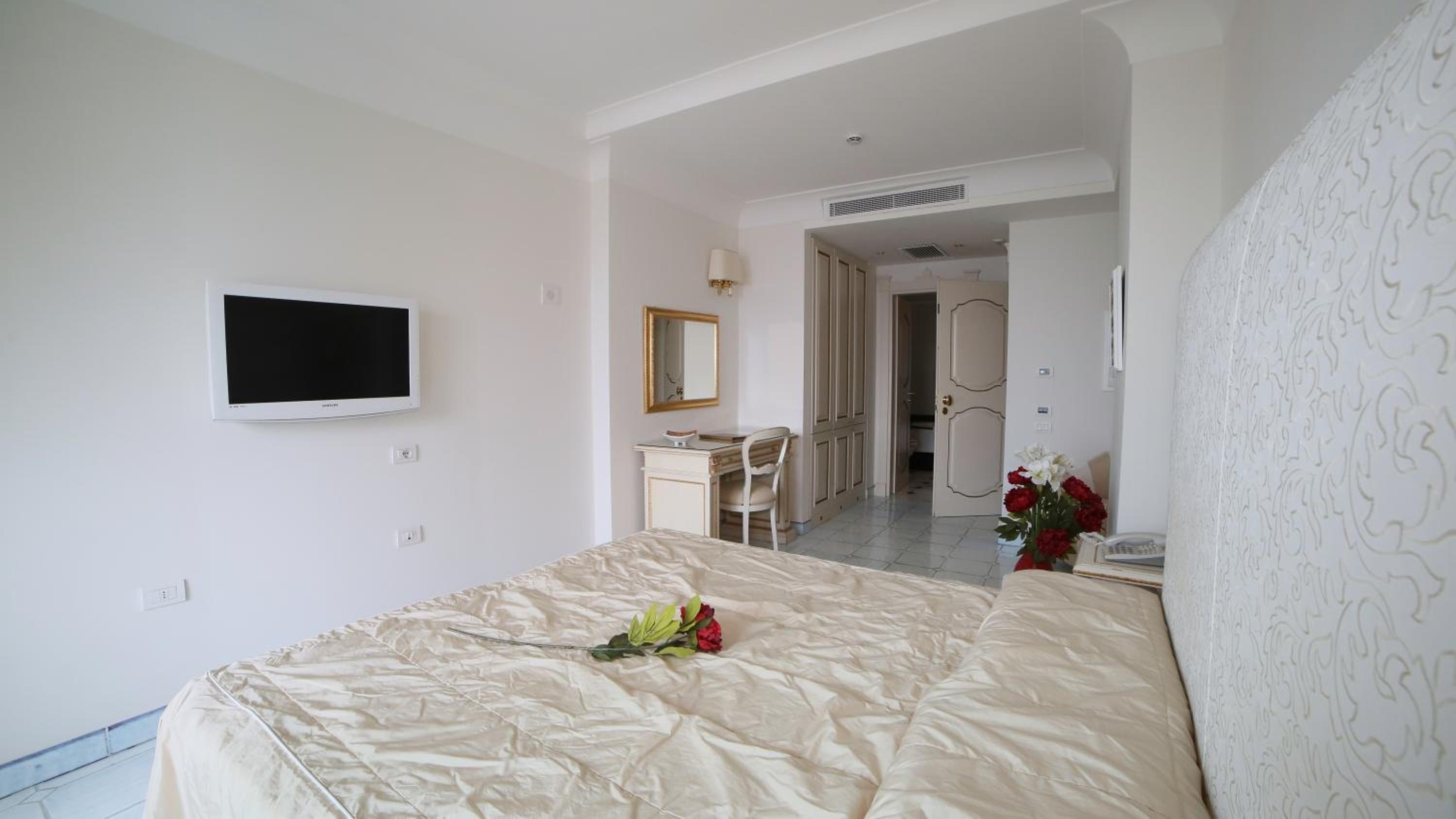 Standard Double Room - Photo 5