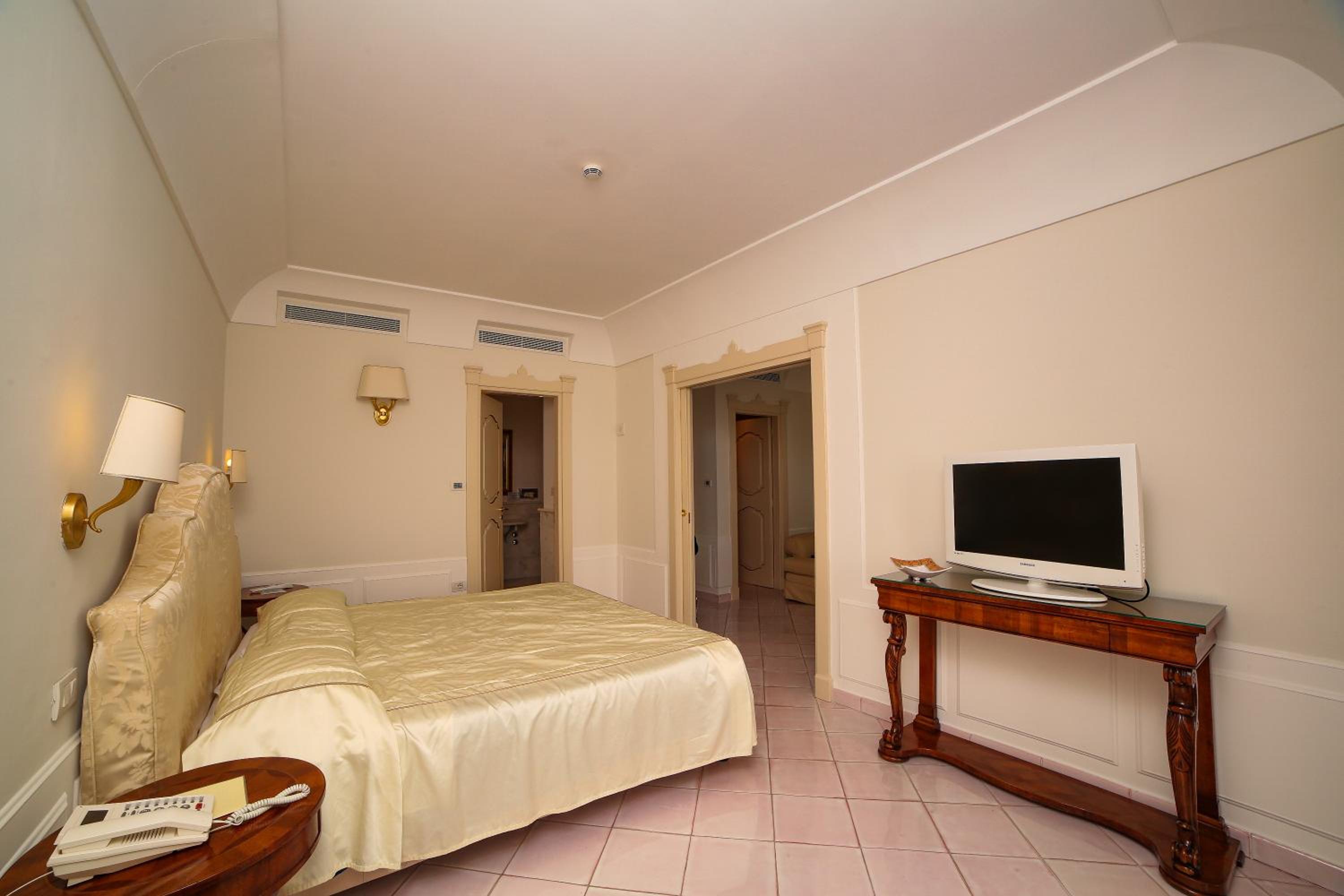 Suite - Photo 5
