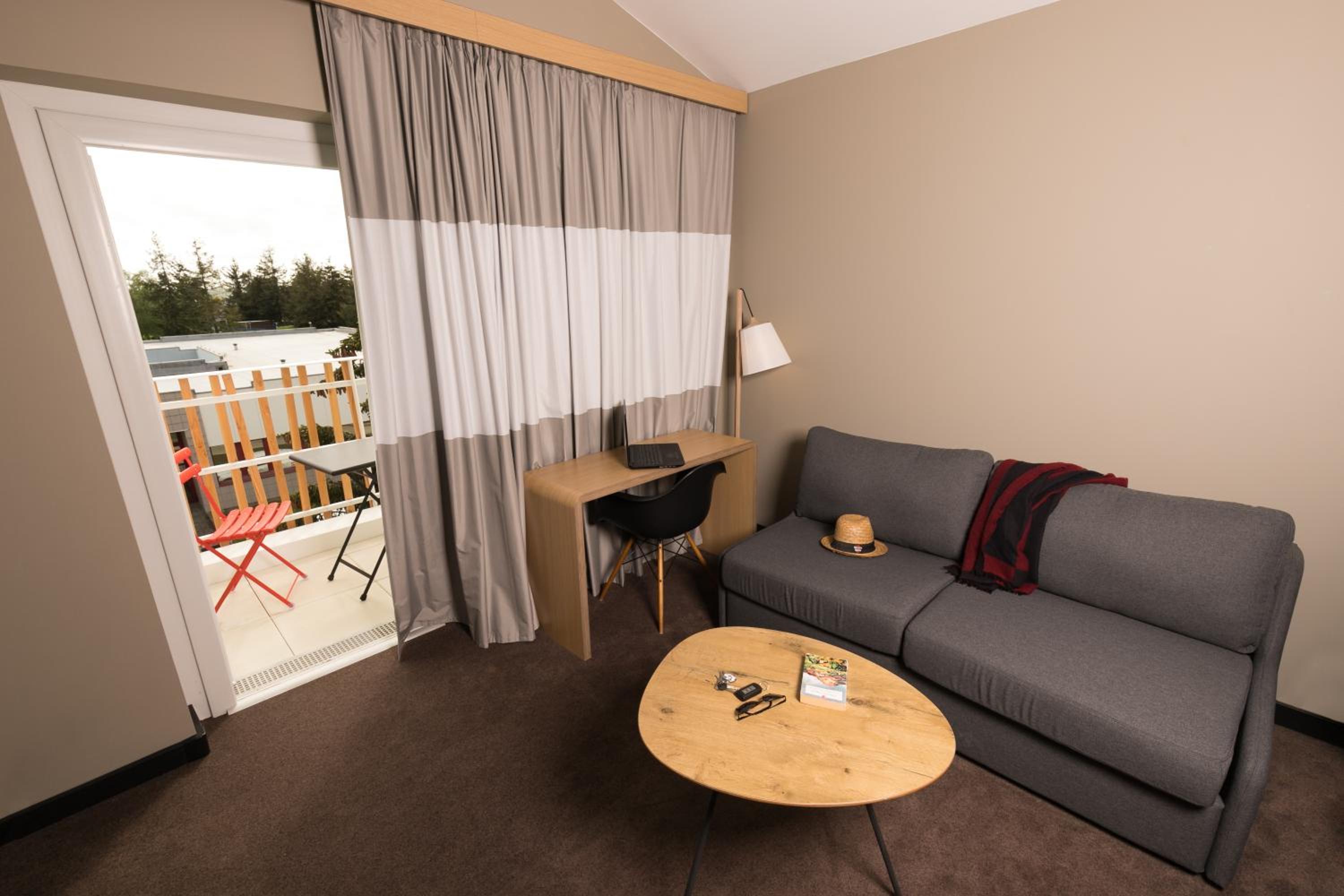 Premium Family Room with Balcony - Photo 4