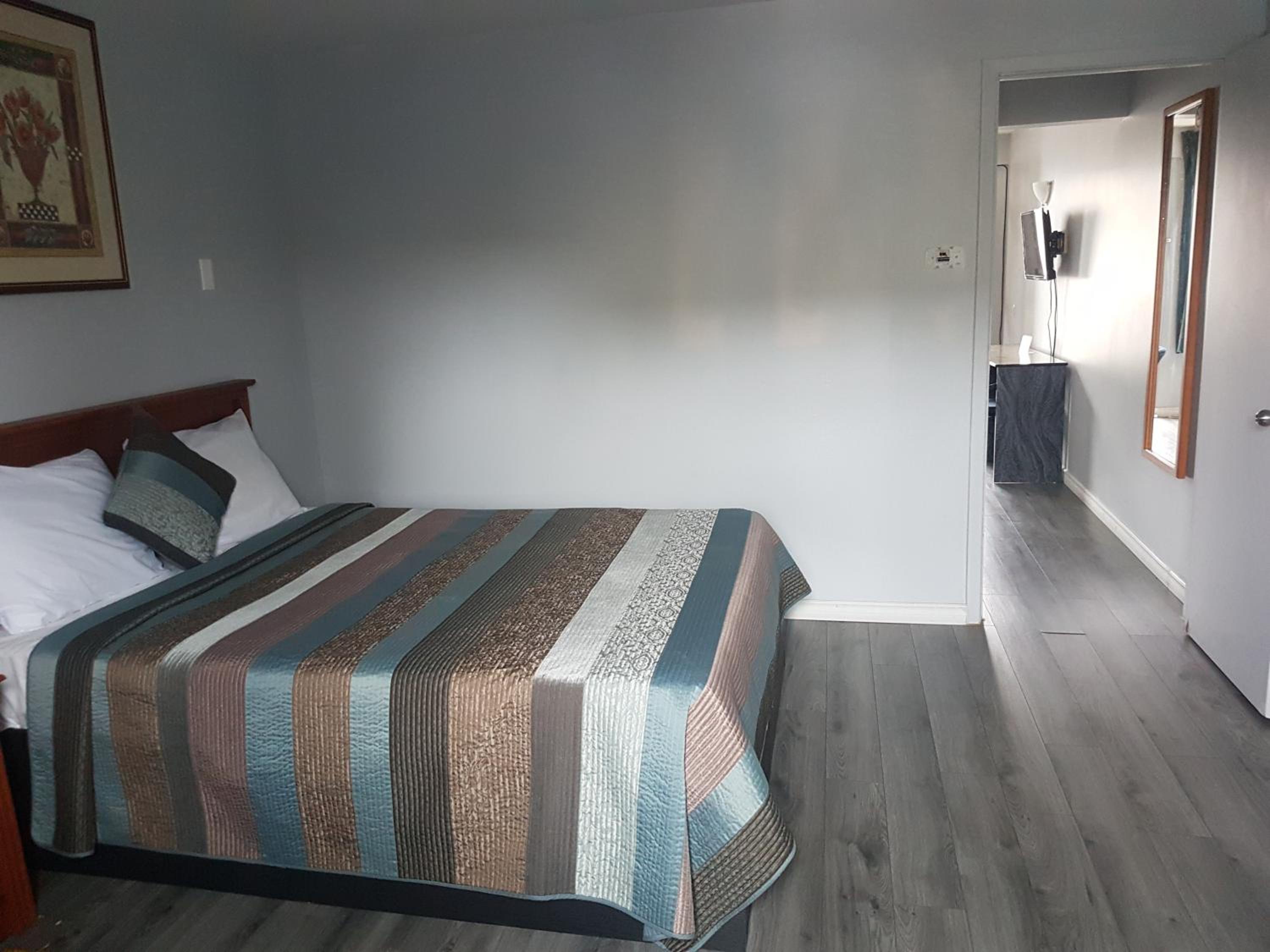 Two-Bedroom room - Photo 2