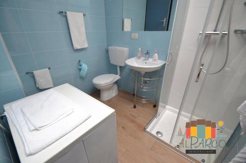 Apartment with Shower