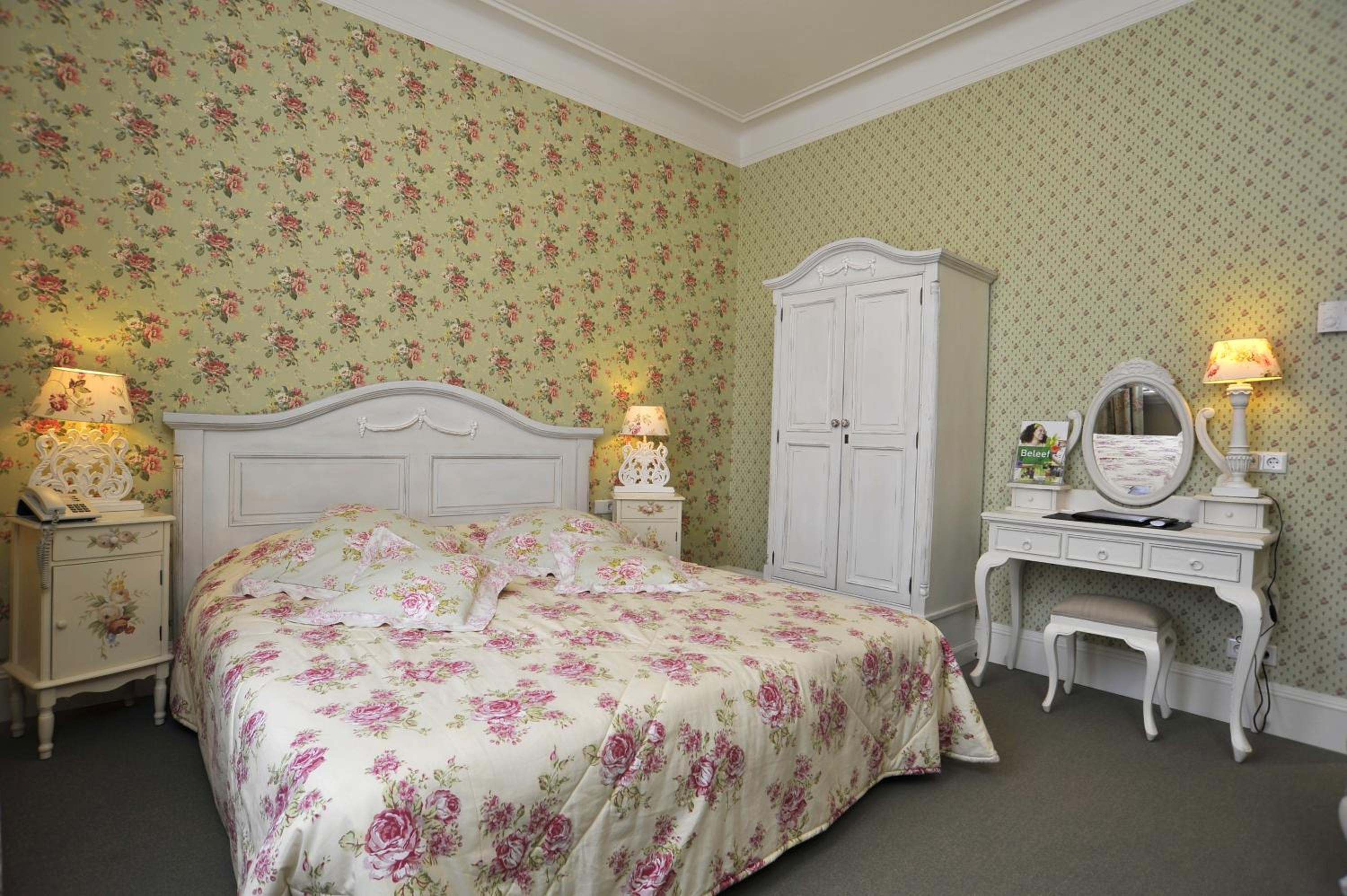 Luxury City Room - Photo 3