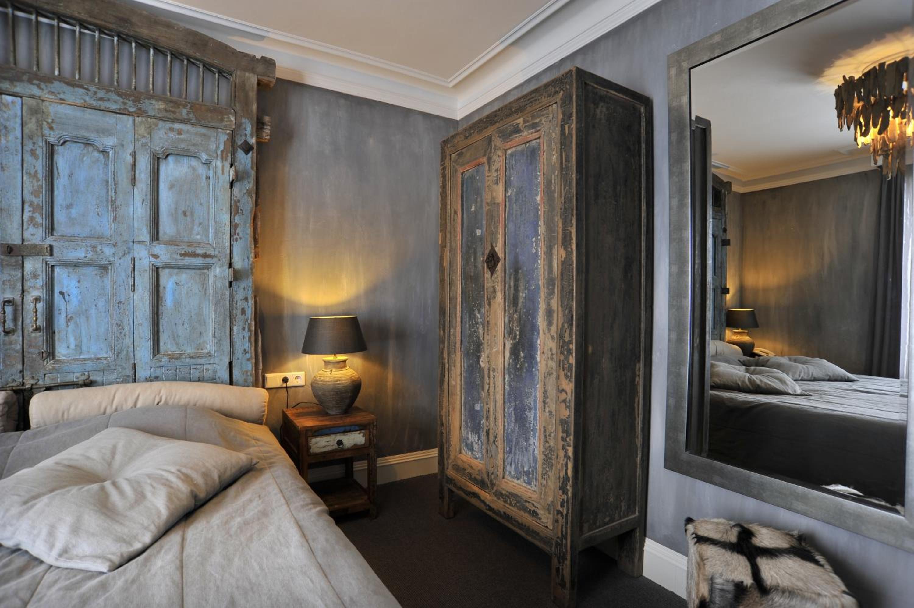 Luxury City Room - Photo 18