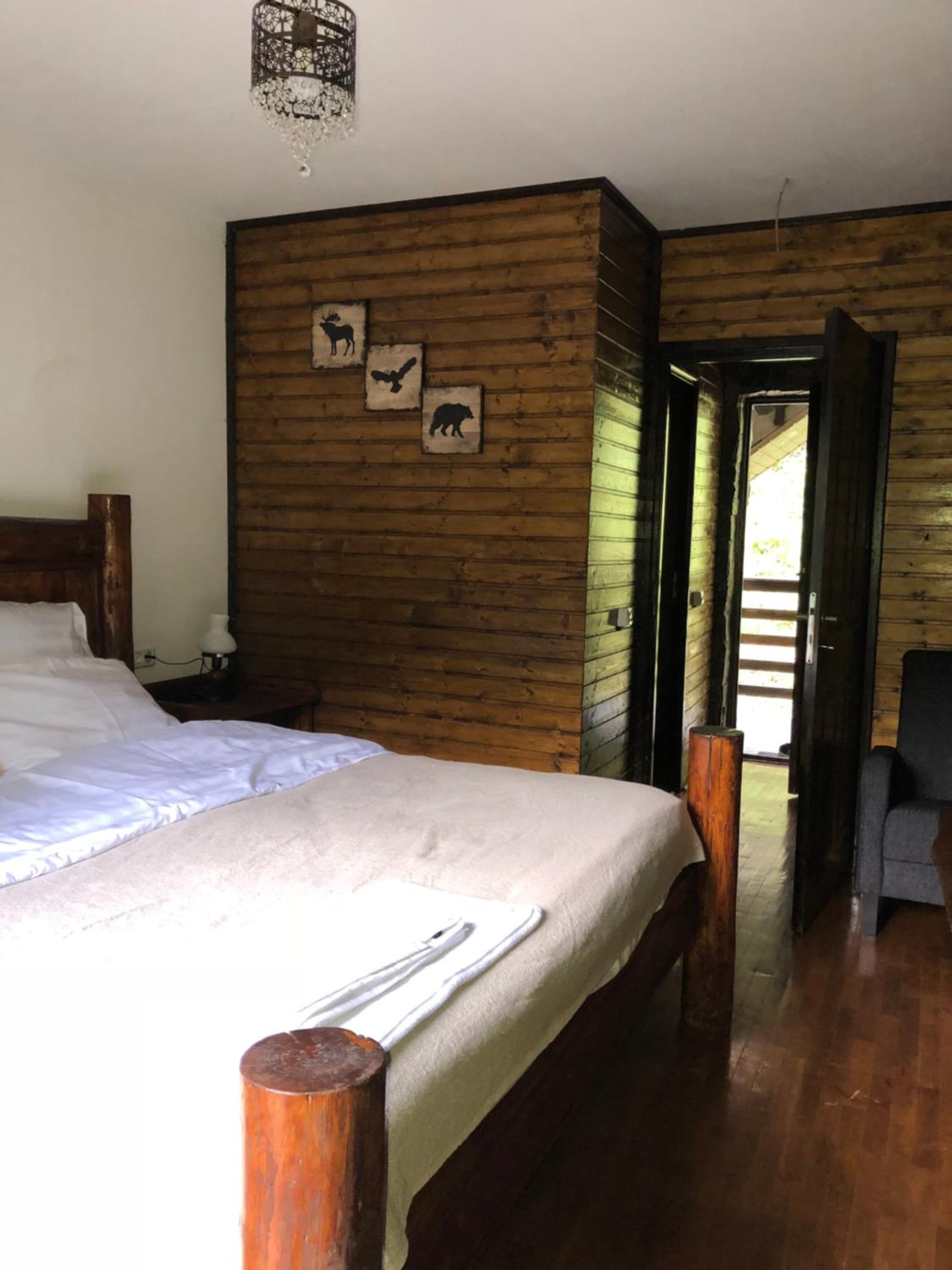 Deluxe Double Room with Balcony - Photo 10