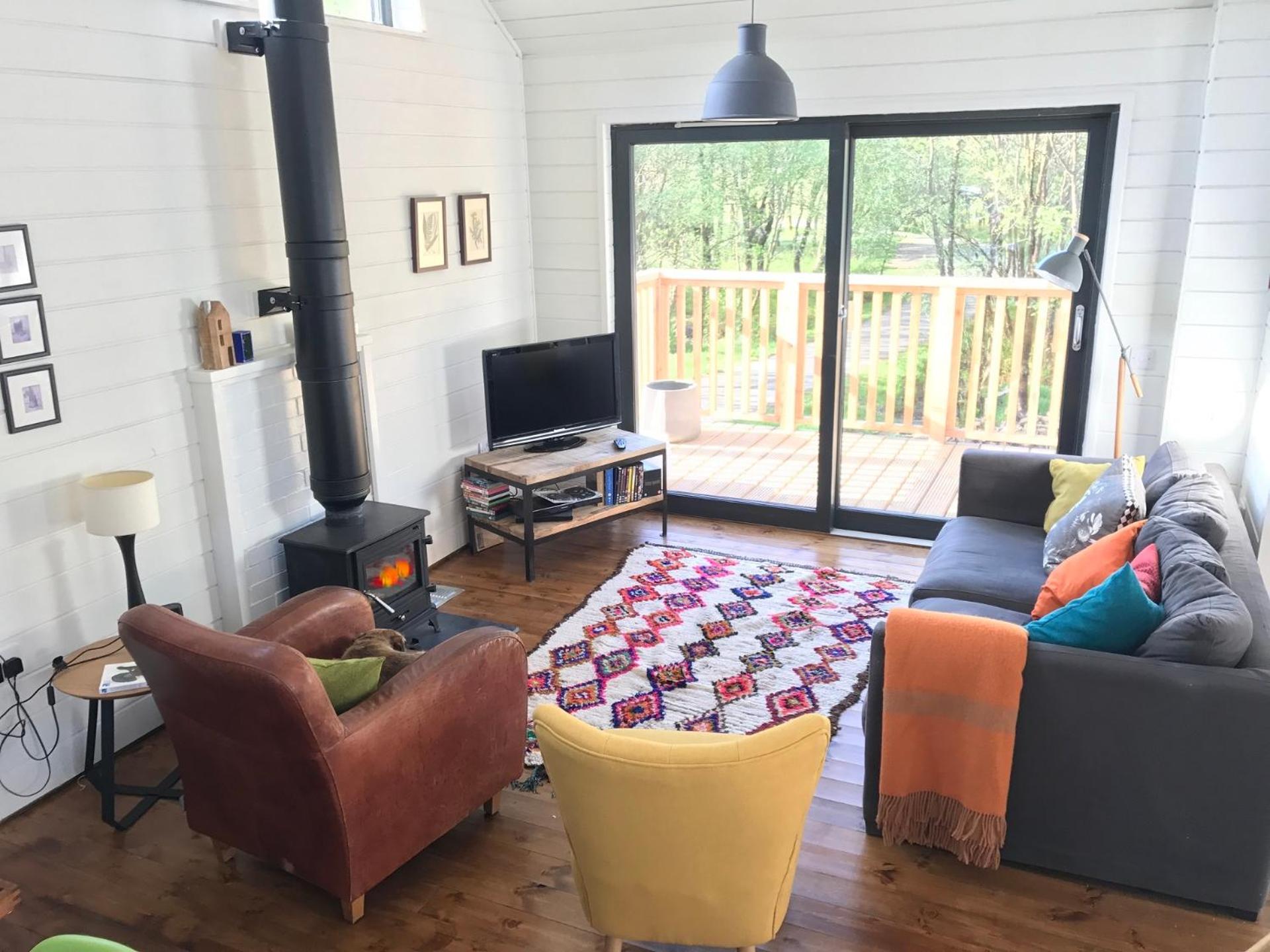 Flora Cabin (3 bedrooms) – Free Wi-Fi, Wood fired hot tub (extra charge) photo 1