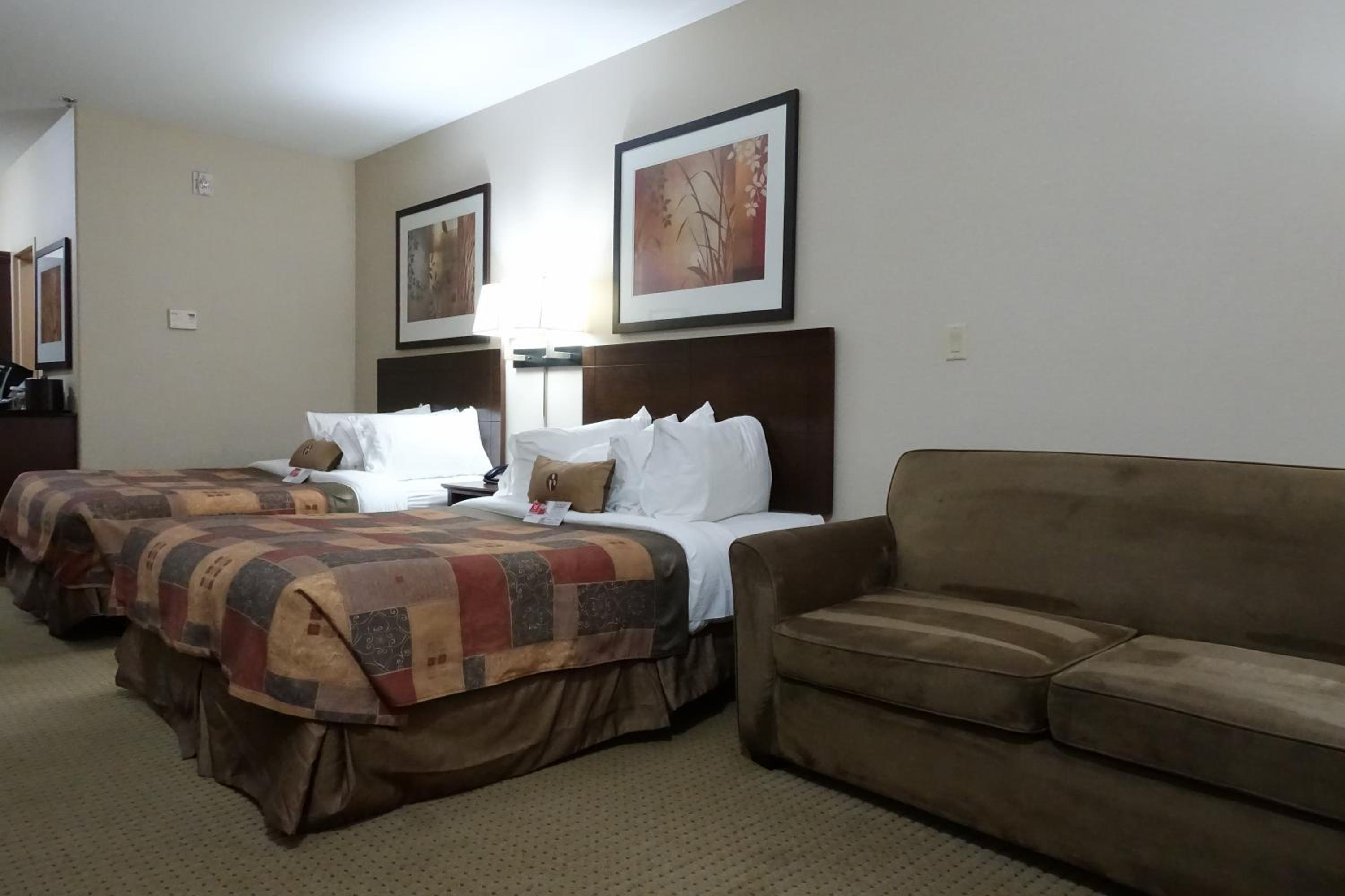 Deluxe Queen Room with Two Queen Beds - Non-Smoking - Photo 2