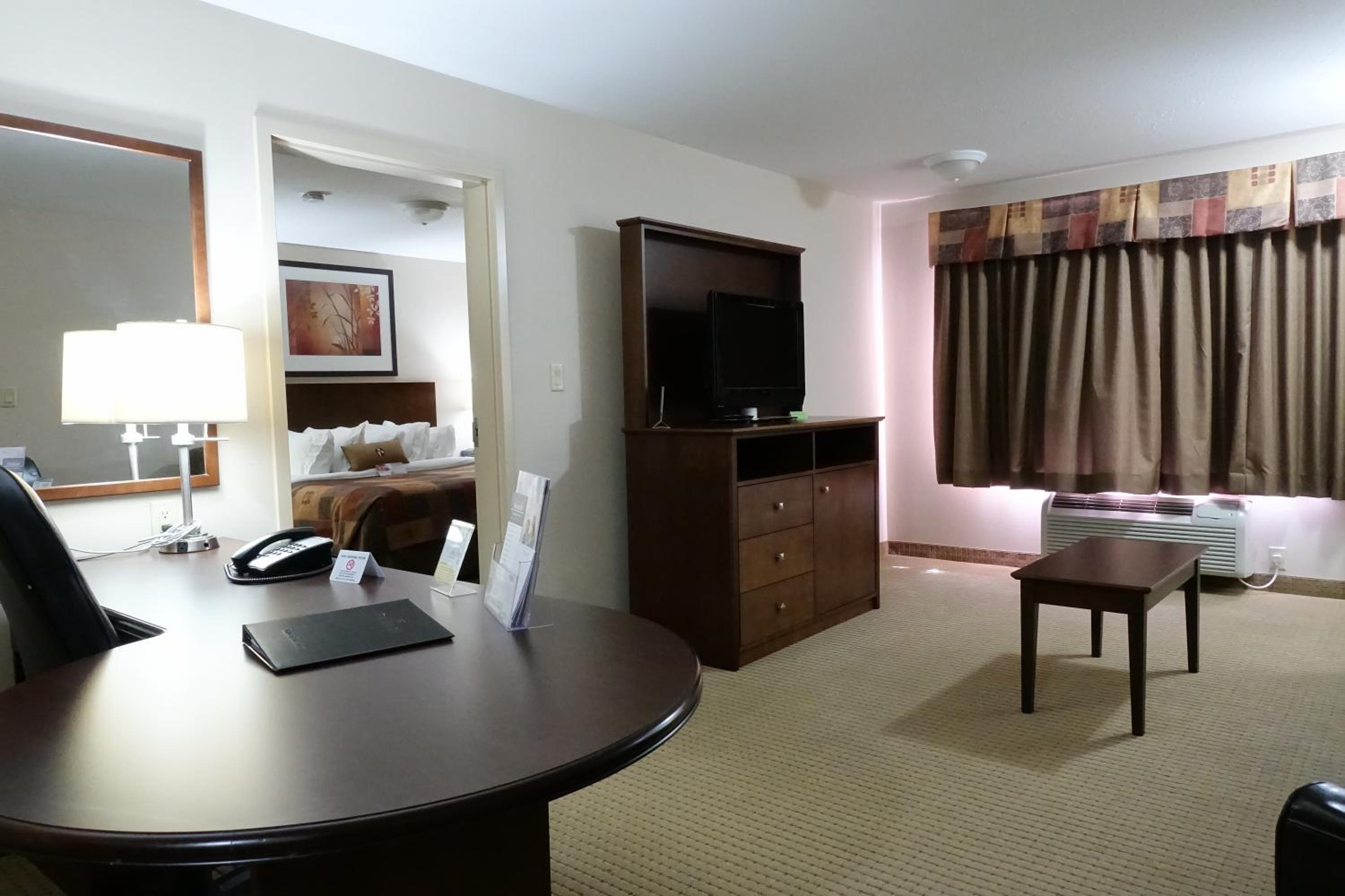 Superior King Suite - Non-Smoking - Photo 3