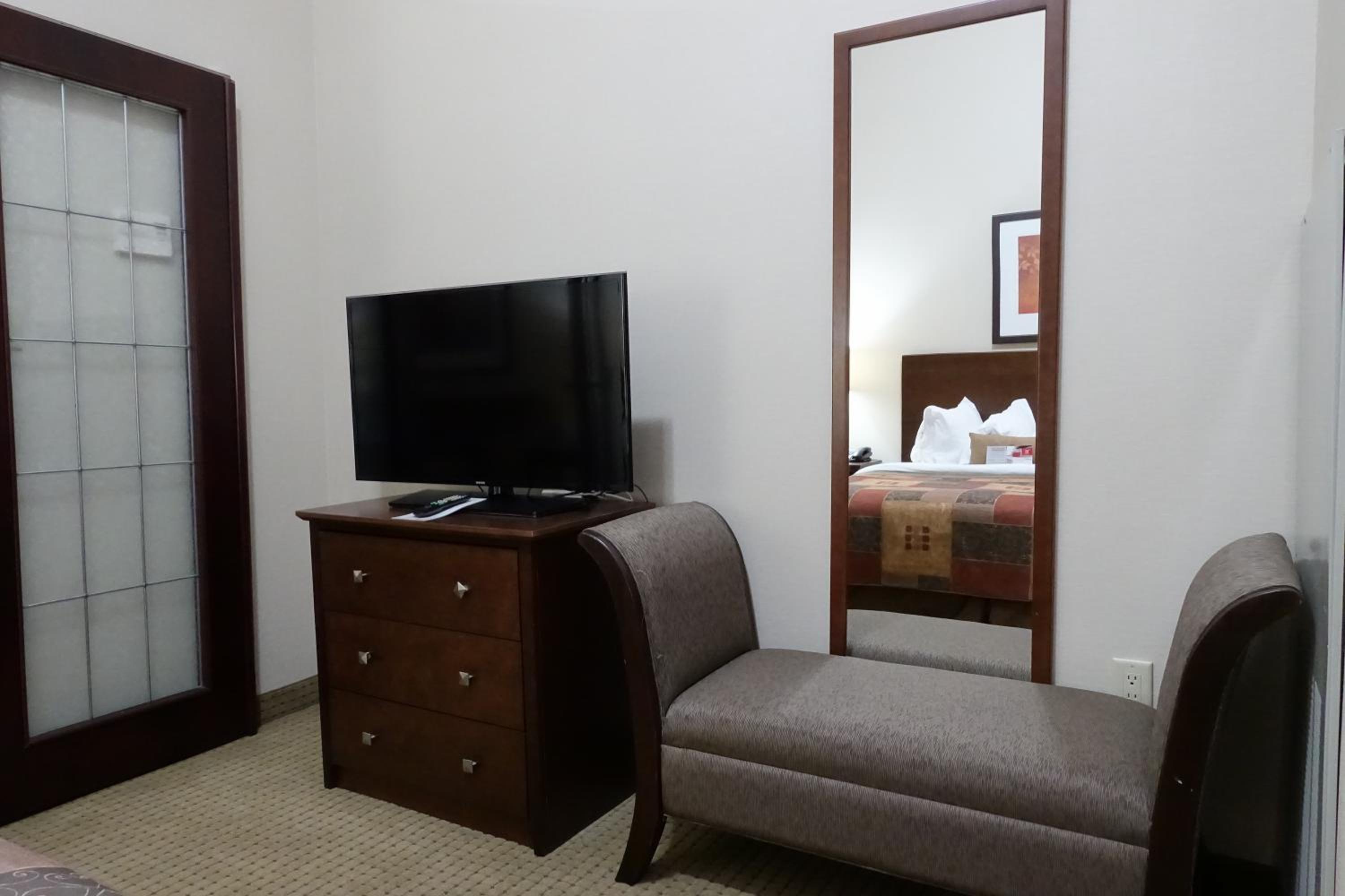 Superior King Room - Non-Smoking - Photo 2